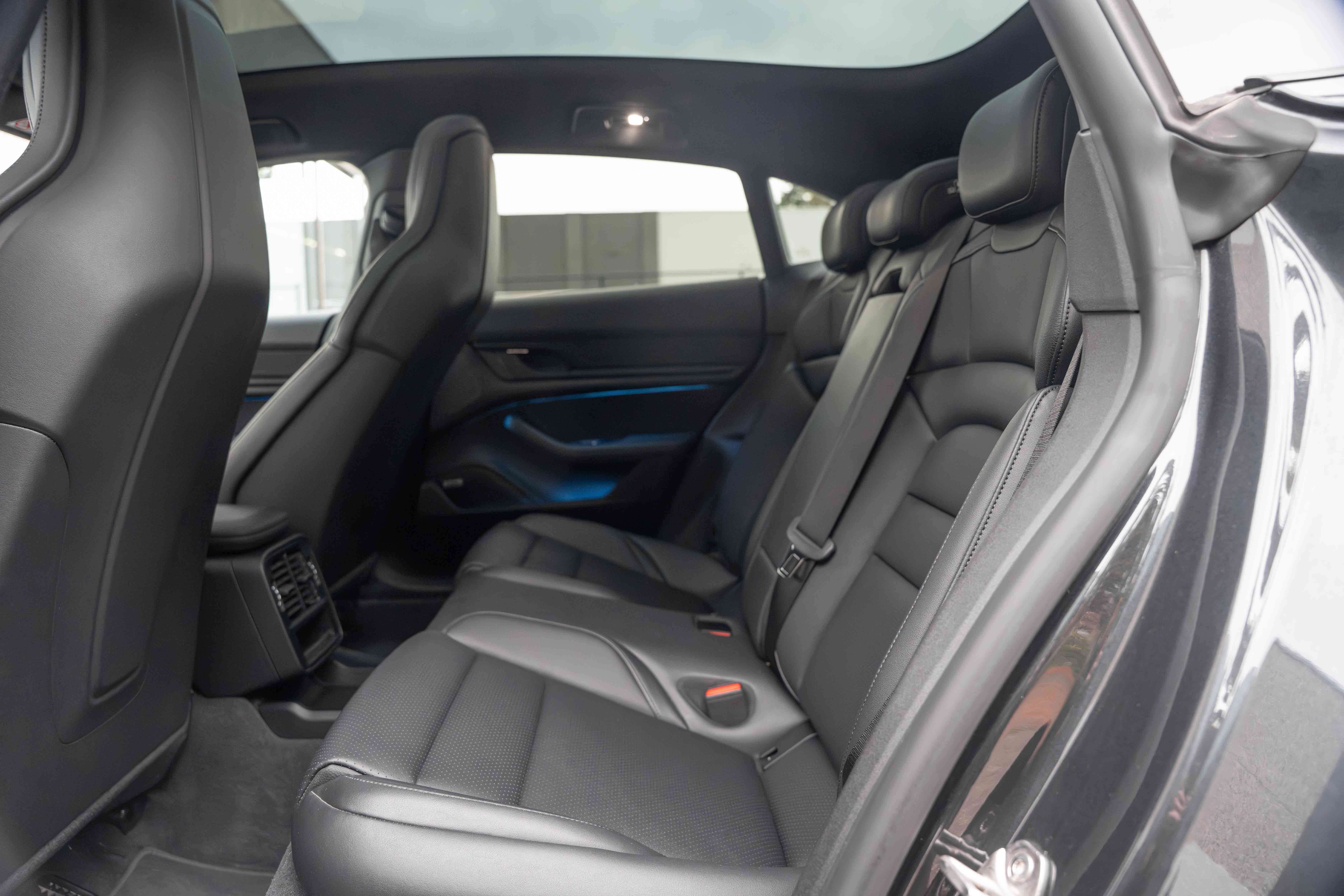 Porsche Taycan 4 Cross Turismo SOH94%/PANODAK/21'/BOSE/LUCHTV/MEMORY/CARPLAY/LANE