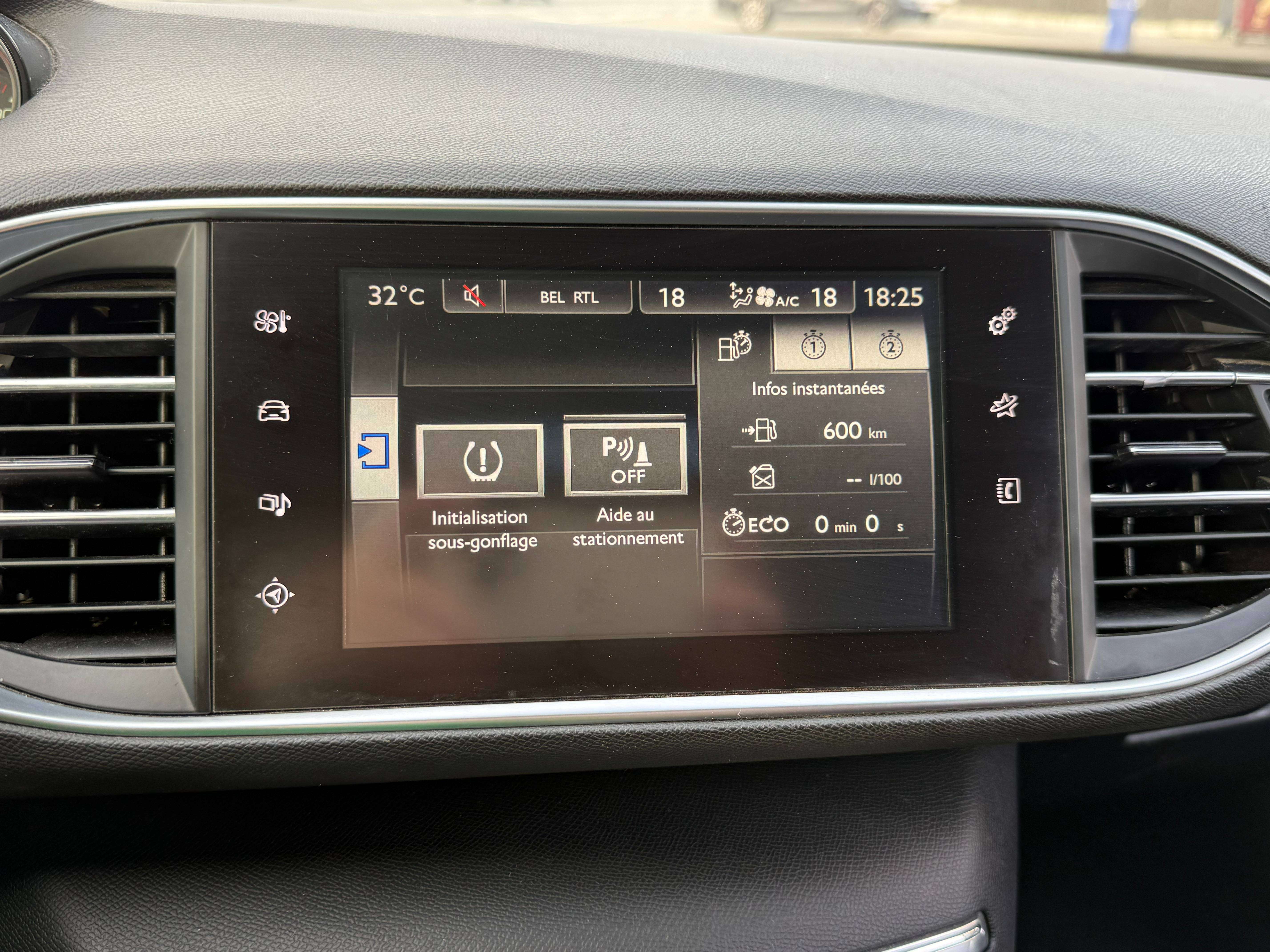 Peugeot 308 308 SW 1.6 / 93 450 km / Capteurs avant et arrière / GPS / Attache-remorque
