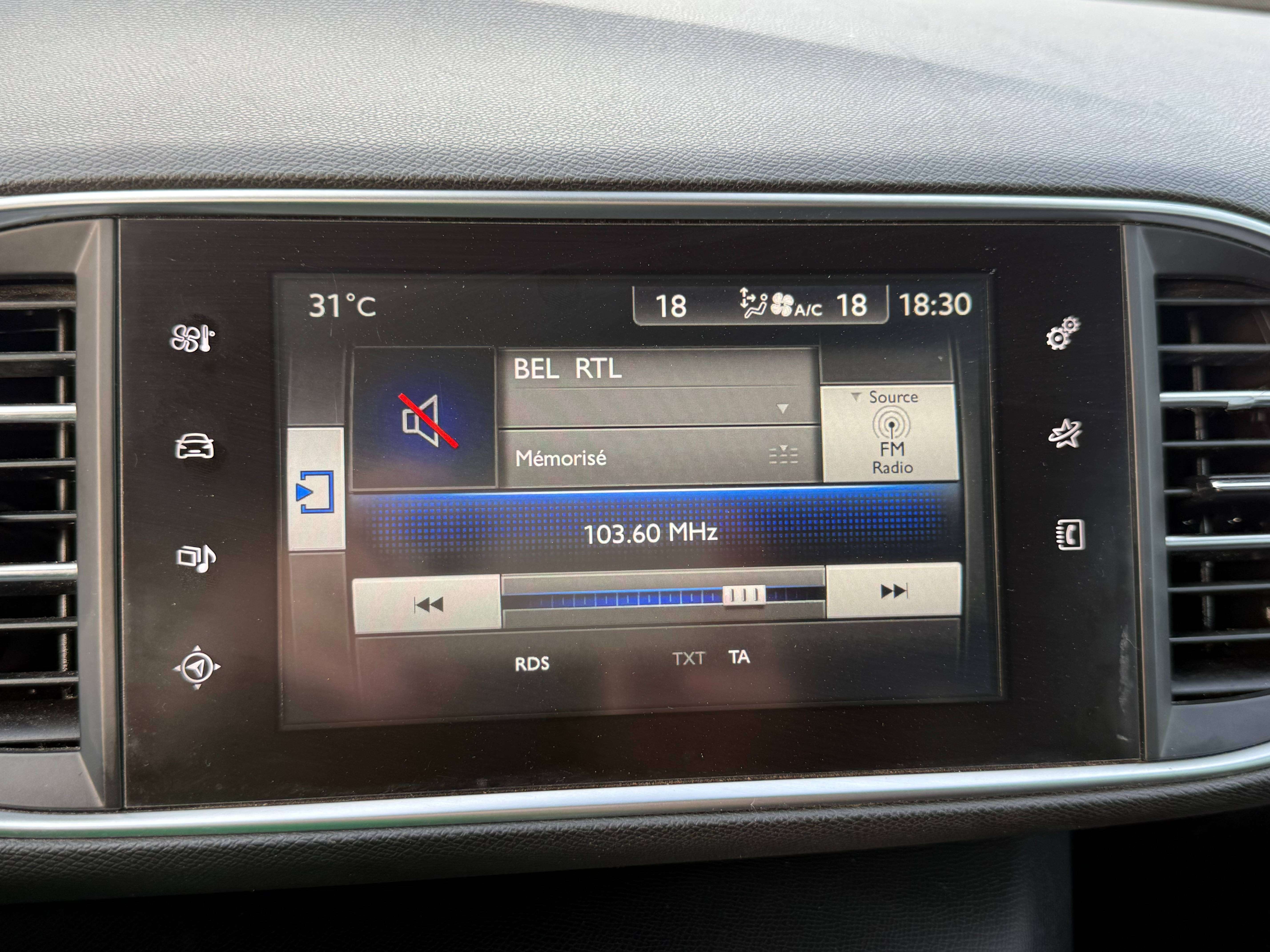 Peugeot 308 308 SW 1.6 / 93 450 km / Capteurs avant et arrière / GPS / Attache-remorque