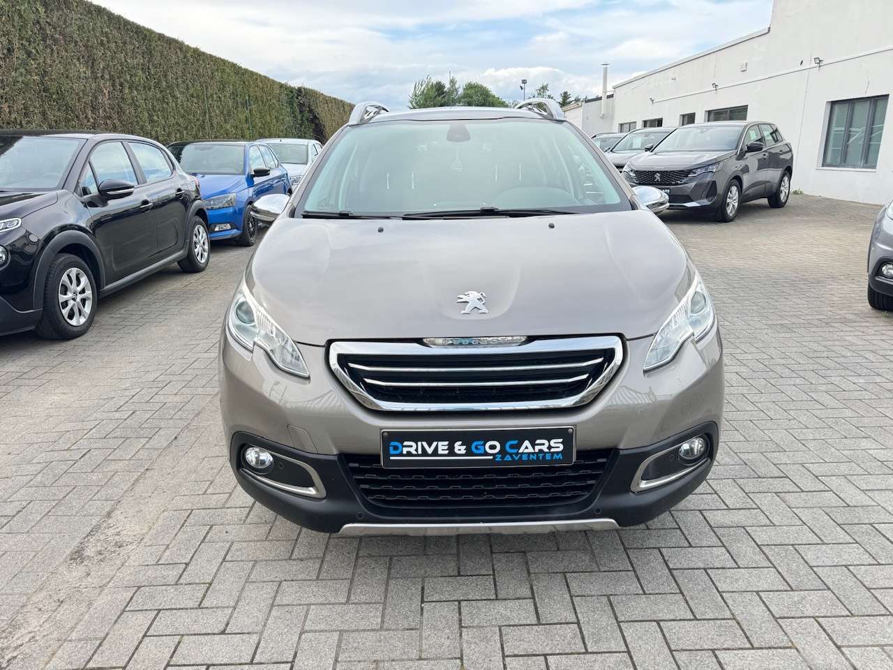Peugeot 2008 1.2i Benzine Allure ** 1 JAAR GARANTIE ** !!