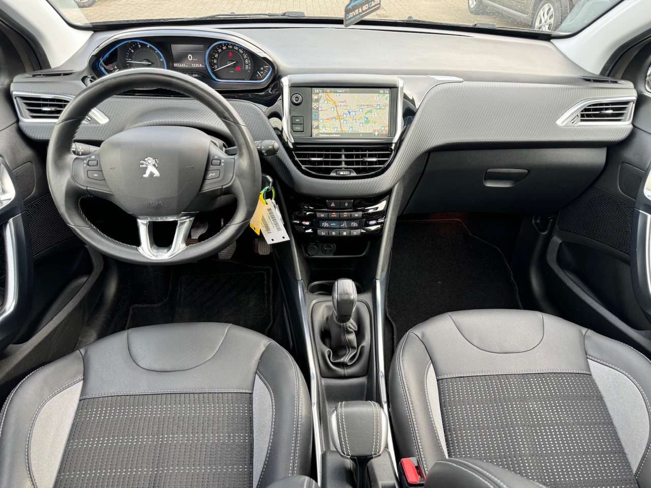 Peugeot 2008 1.2i Benzine Allure ** 1 JAAR GARANTIE ** !!