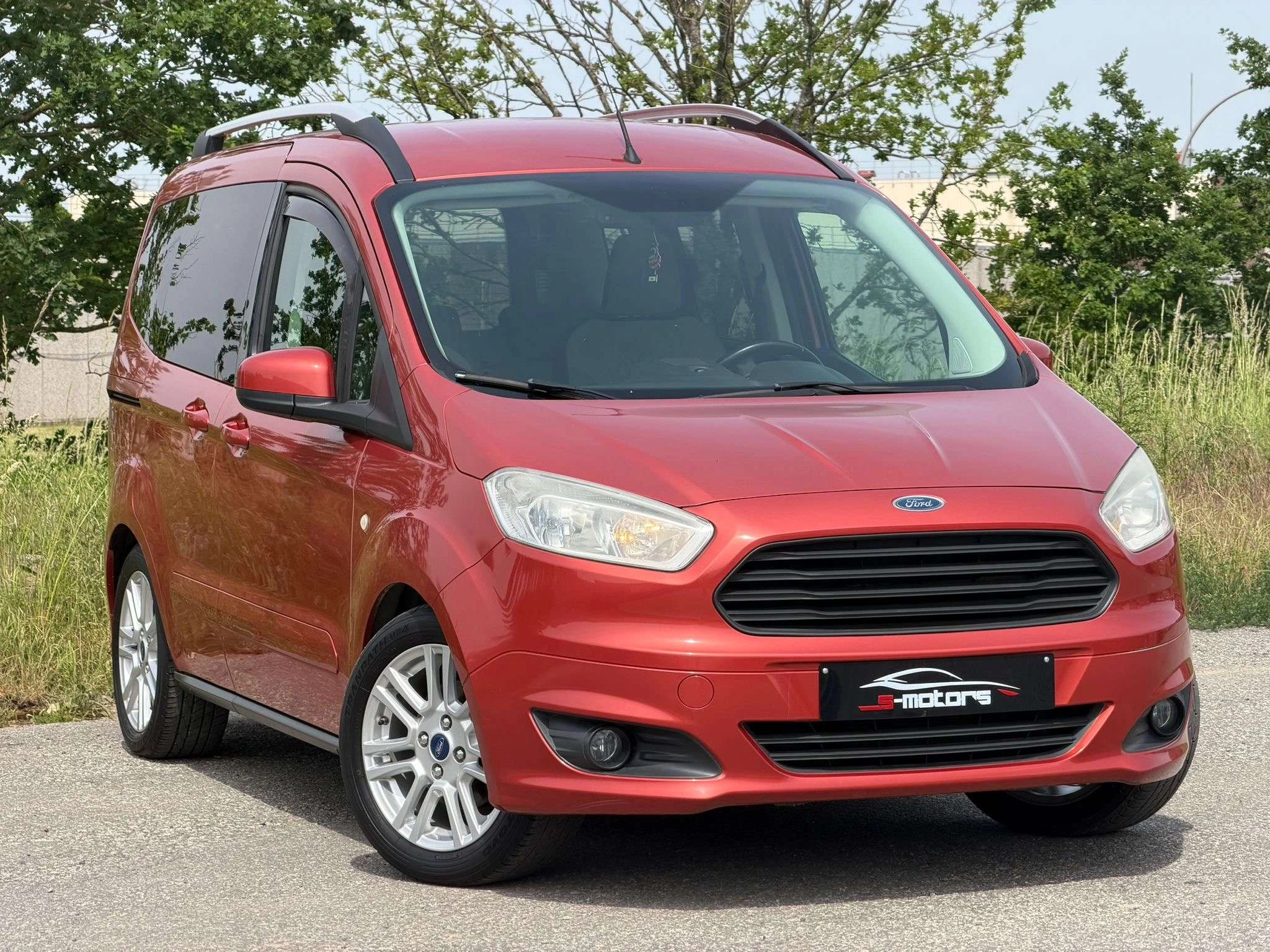 Ford Tourneo Courier 1.5 TDCi • TRES PROPRE • ROULE PARFAITEMENT