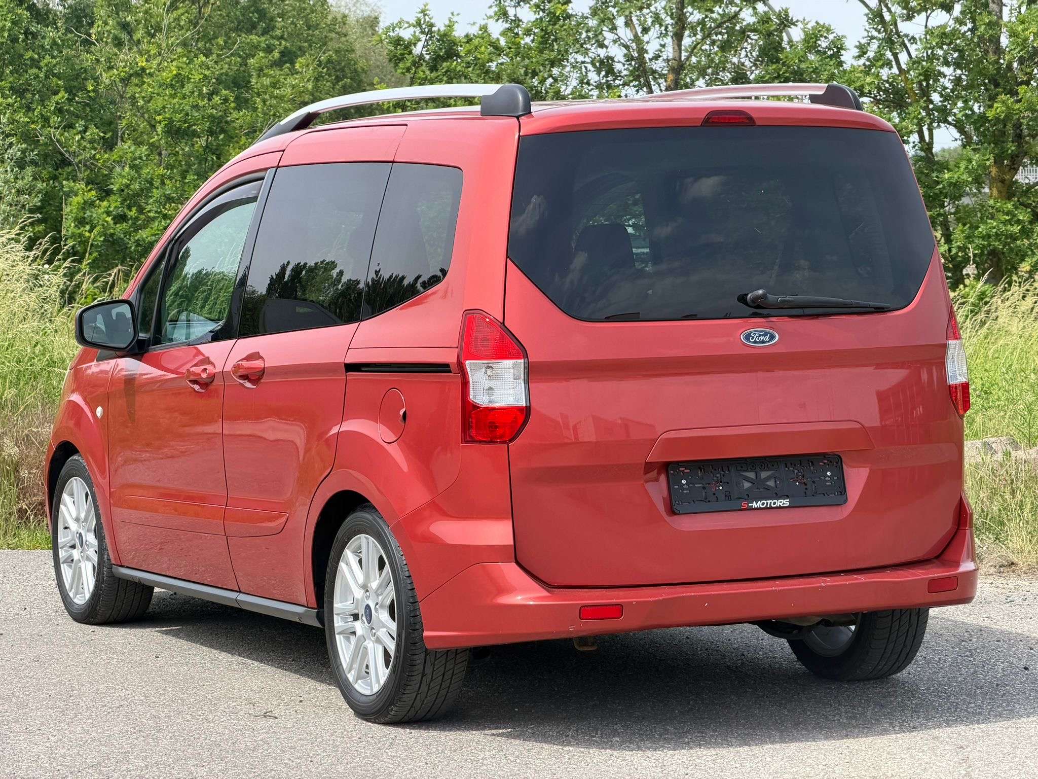 Ford Tourneo Courier 1.5 TDCi • TRES PROPRE • ROULE PARFAITEMENT