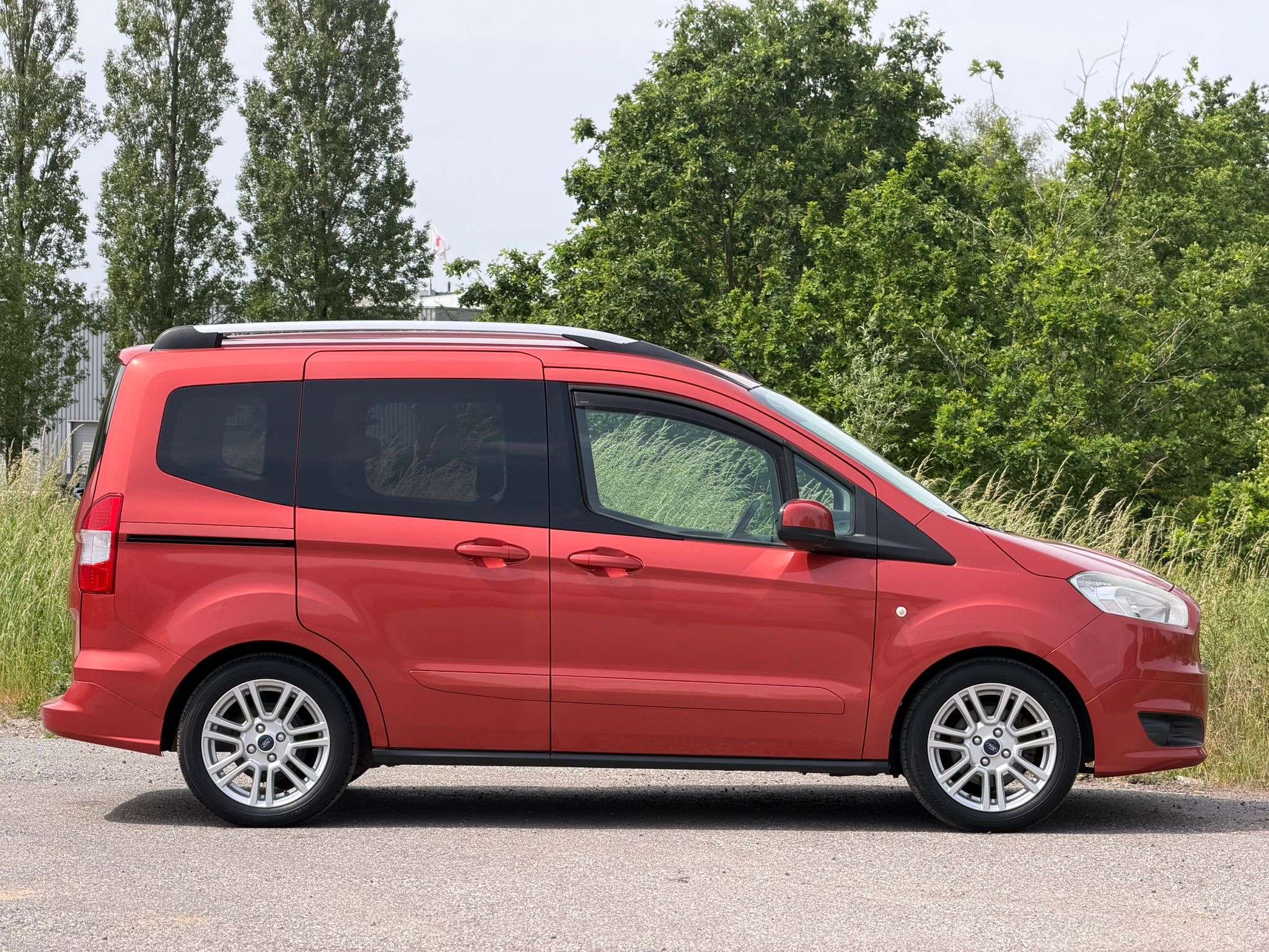 Ford Tourneo Courier 1.5 TDCi • TRES PROPRE • ROULE PARFAITEMENT