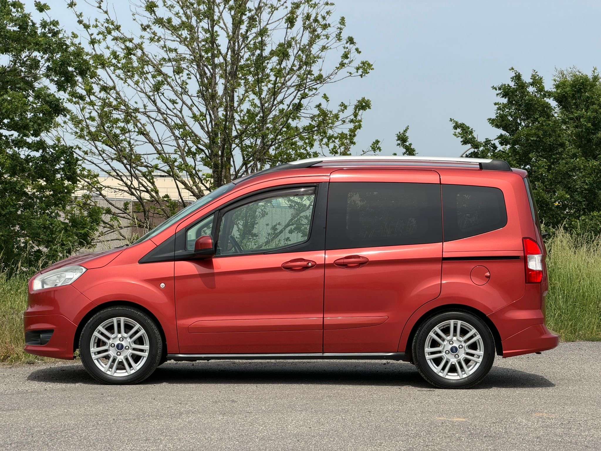 Ford Tourneo Courier 1.5 TDCi • TRES PROPRE • ROULE PARFAITEMENT