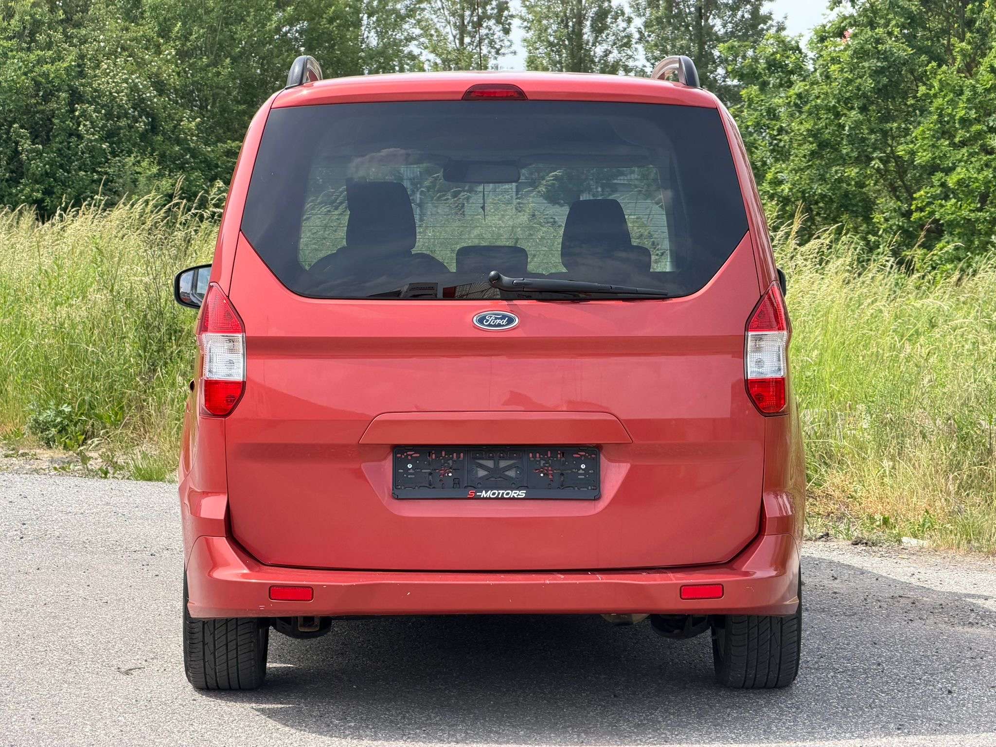 Ford Tourneo Courier 1.5 TDCi • TRES PROPRE • ROULE PARFAITEMENT