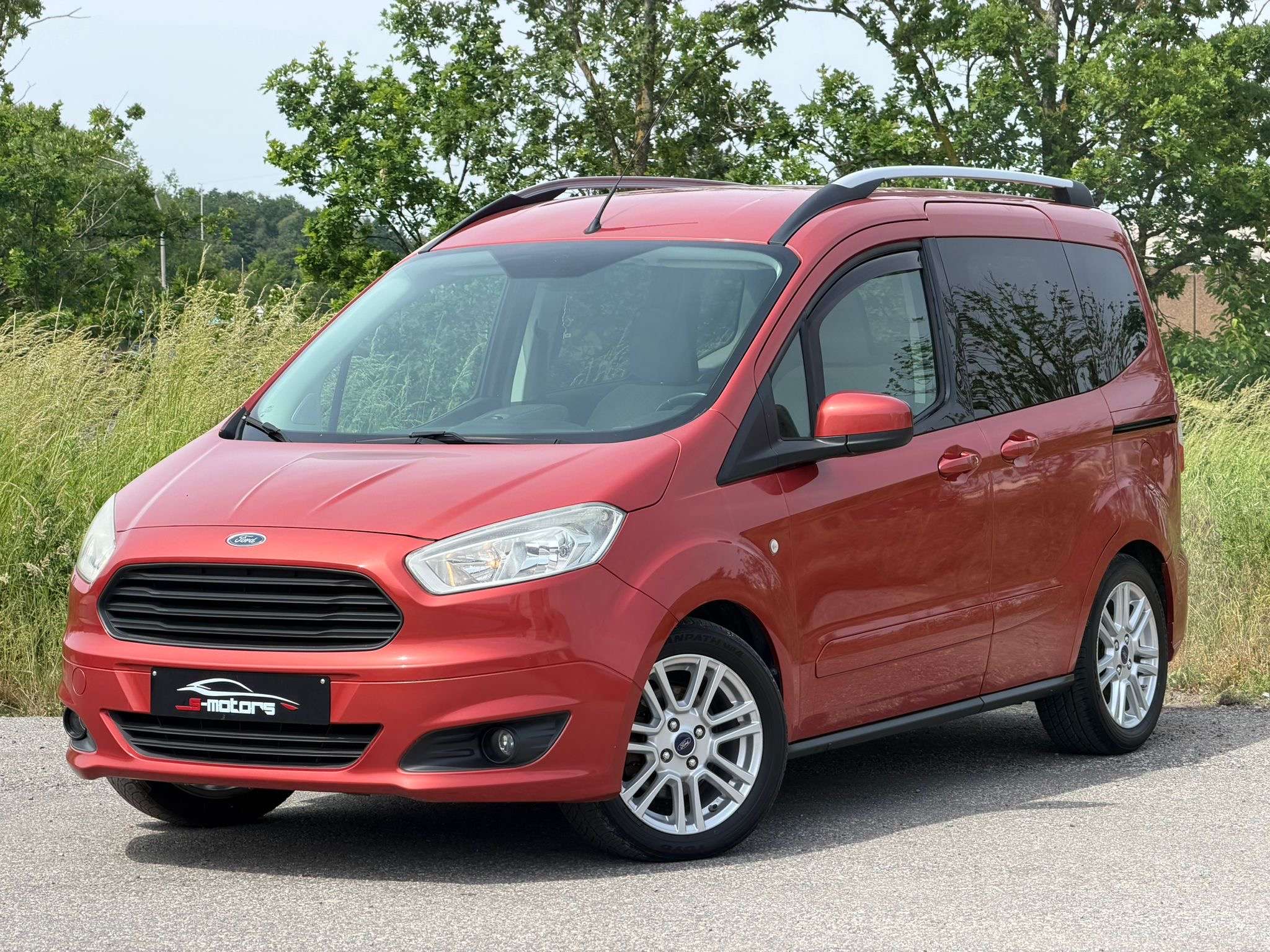 Ford Tourneo Courier 1.5 TDCi • TRES PROPRE • ROULE PARFAITEMENT