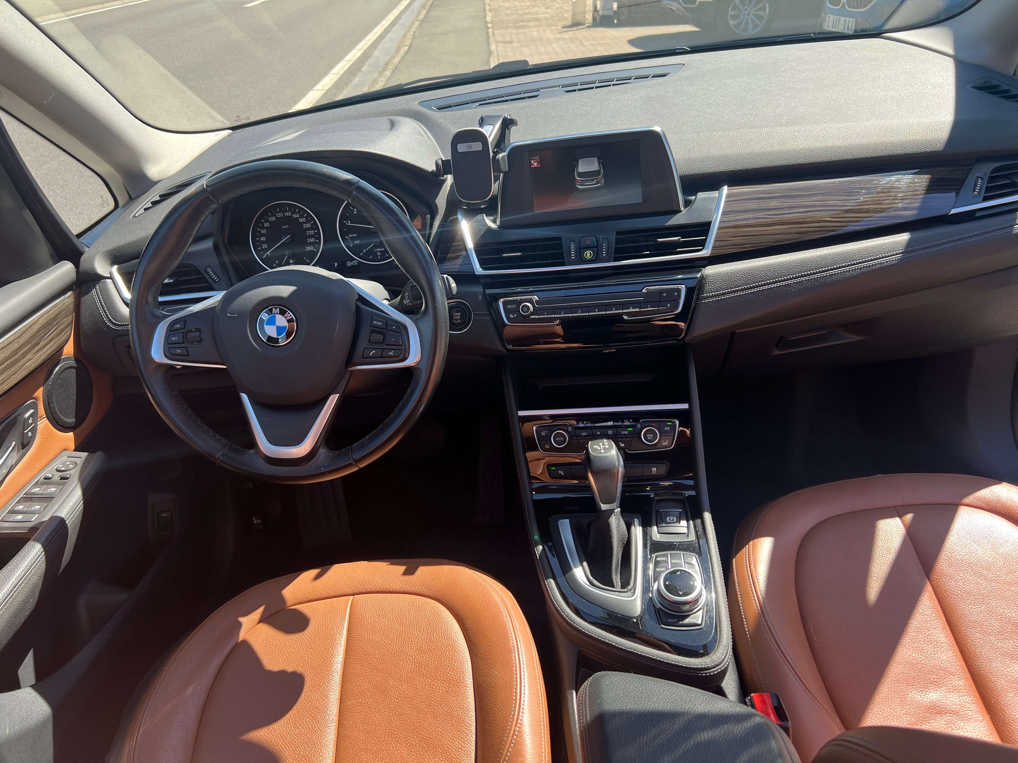 BMW 218 Active Tourer 218iA AUTOMATIQUE FULL OPTIONS CUIR GPS TOIT OUVRANT PANO 82.000Kms GARANTIE CRÉDIT 100%