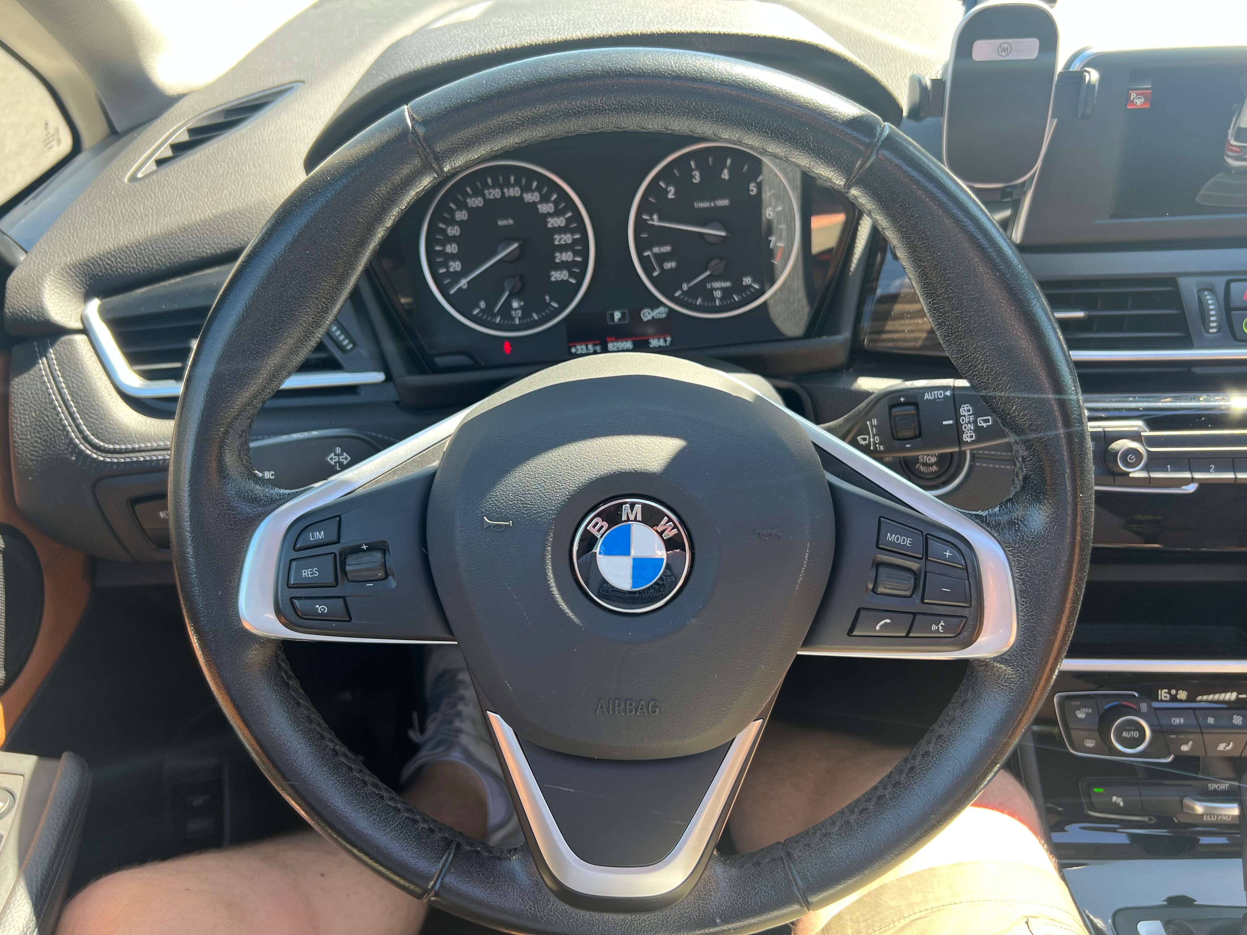 BMW 218 Active Tourer 218iA AUTOMATIQUE FULL OPTIONS CUIR GPS TOIT OUVRANT PANO 82.000Kms GARANTIE CRÉDIT 100%