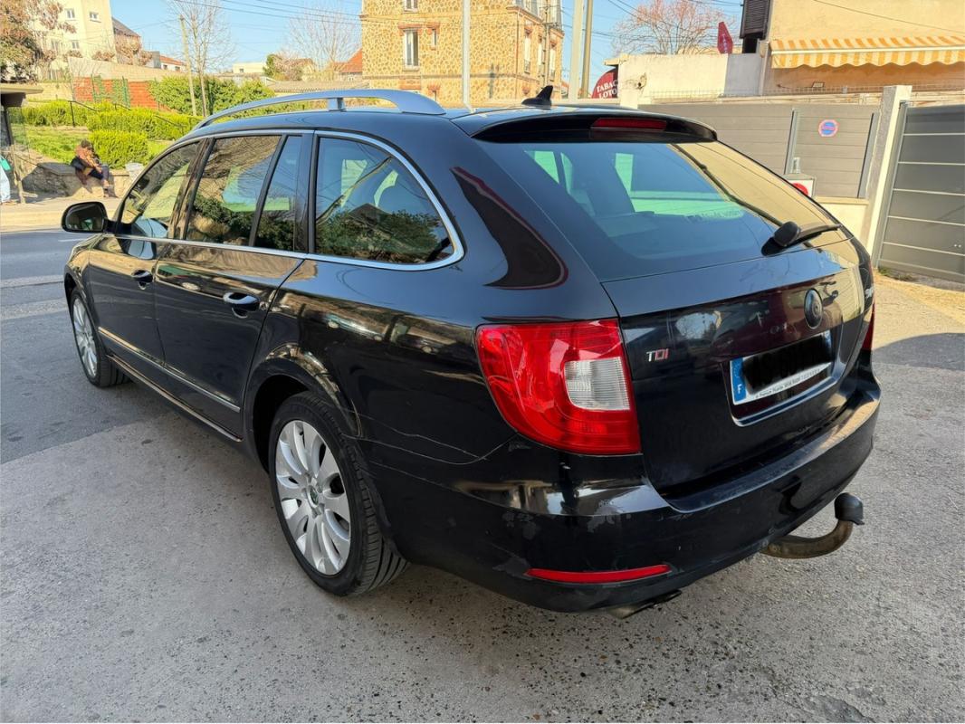 Skoda Superb 2.0 TDI BOITE AUTO SUIVI FACTURE GPS RADAR AVANT ARRIERE BLUETOOTH PAIEMENT 4 /10 FOIS