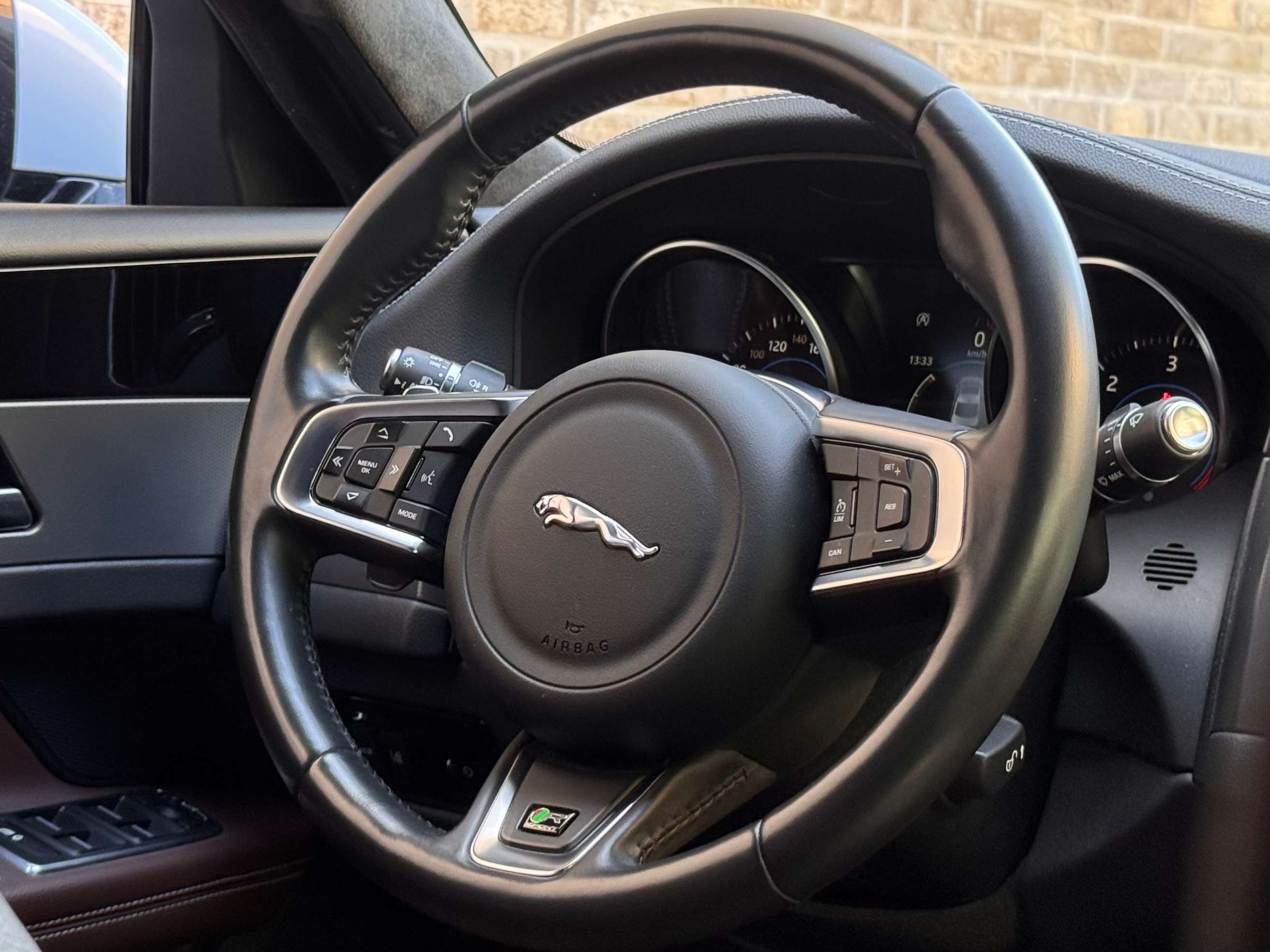 Jaguar XF XF 2.0 D R-Sport (EU6.2)