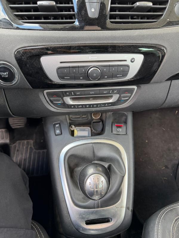 Renault Scenic PHASE 2 BOSE 1 ERE MAIN CHAINE DISTRIBUTION SUIVI TOIT OIVRANT GPS PAIEMENT 4/10 FOIS