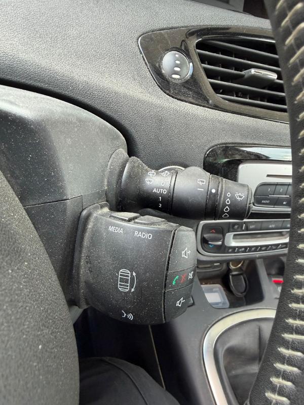 Renault Scenic PHASE 2 BOSE 1 ERE MAIN CHAINE DISTRIBUTION SUIVI TOIT OIVRANT GPS PAIEMENT 4/10 FOIS