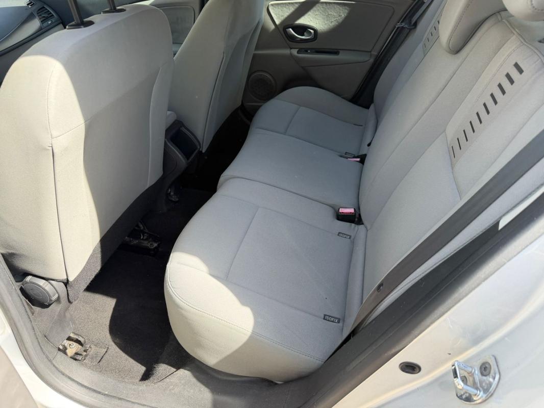 Renault Megane 1.5 DCI 110 GPS BLUETOOTH BOITE 6 PORT AUXILIAIRE REGULATEUR PAIEMENT 4 OU 10 FOIS