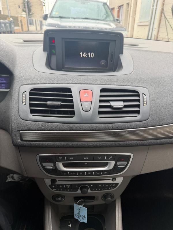 Renault Megane 1.5 DCI 110 GPS BLUETOOTH BOITE 6 PORT AUXILIAIRE REGULATEUR PAIEMENT 4 OU 10 FOIS