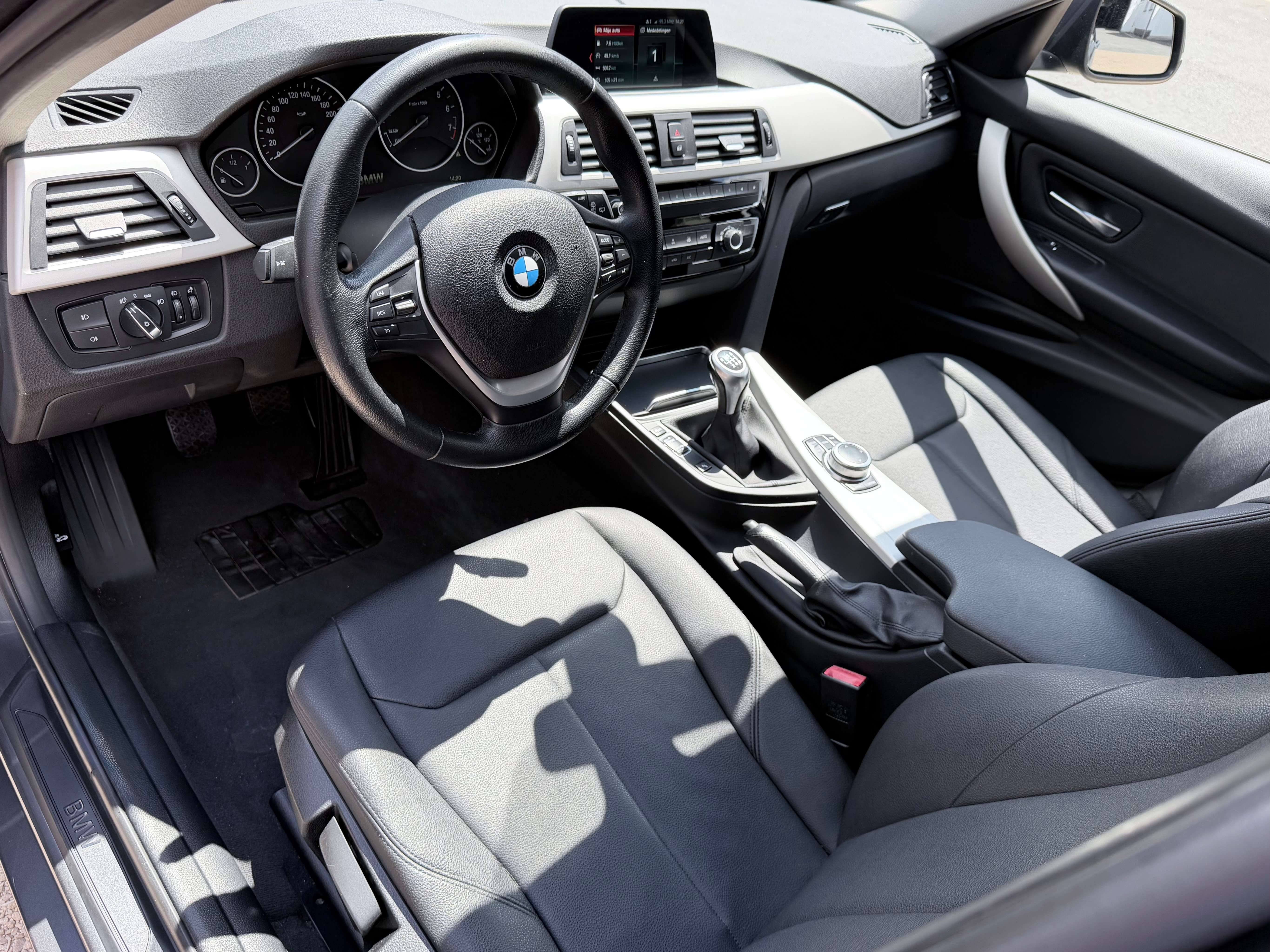 BMW 318 Touring 318i LEDER/FULL-LED/NAVI/PDC/16" NETTO: € 11.562