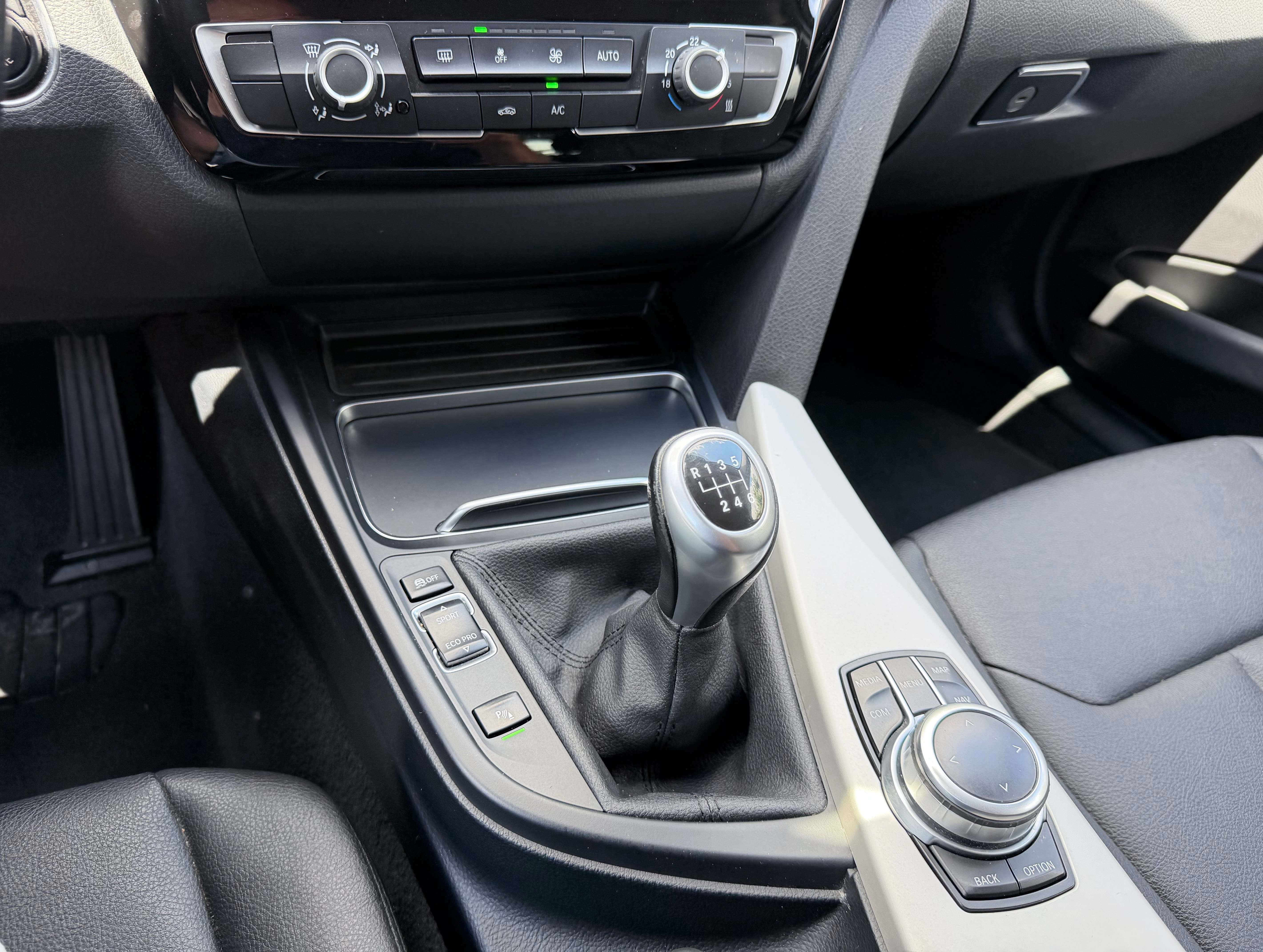 BMW 318 Touring 318i LEDER/FULL-LED/NAVI/PDC/16" NETTO: € 11.562