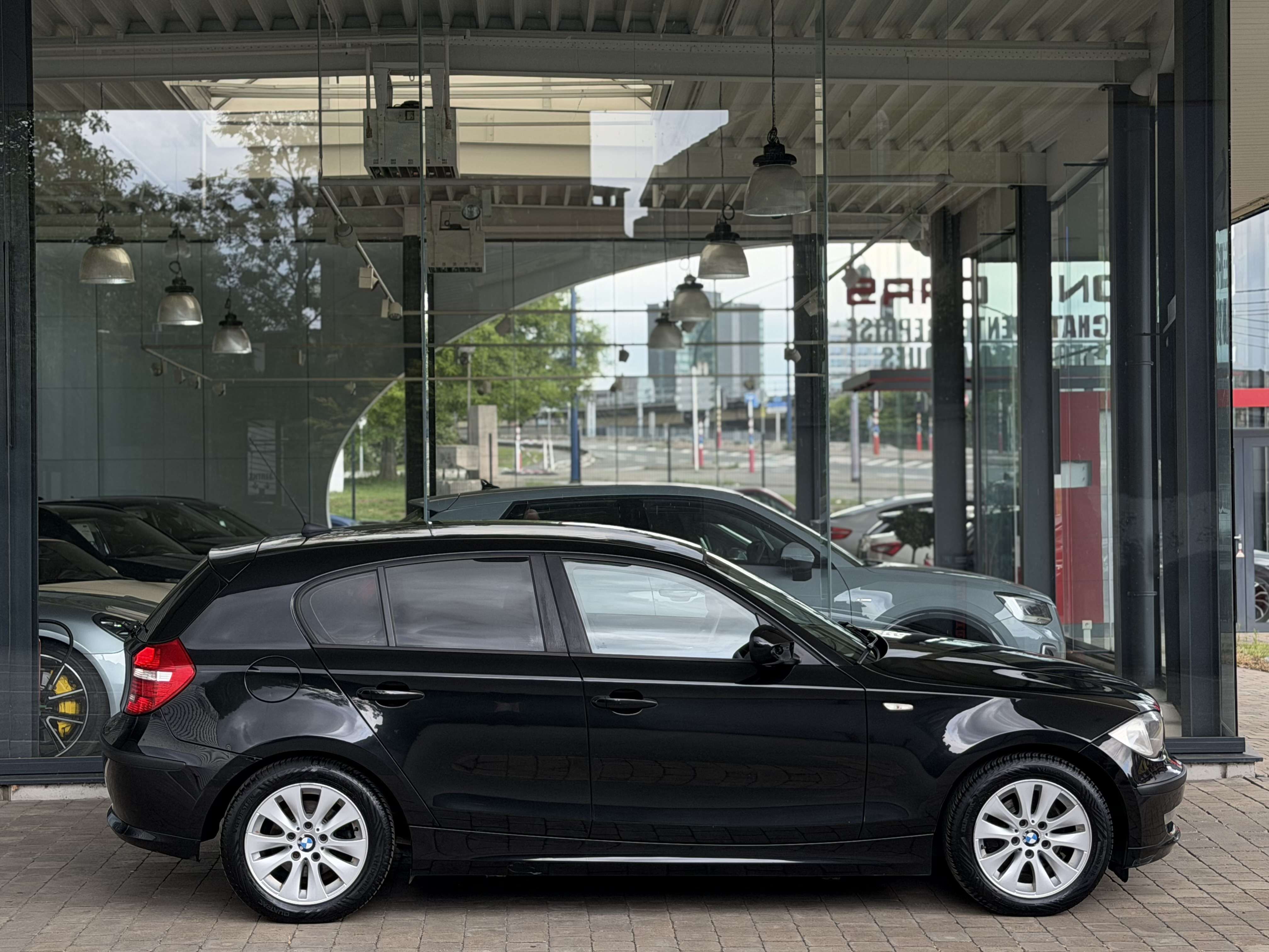 BMW 116 d 6vit. (85kw 115cv) CUIR-AIRCO-JA16P-AUX-1PROPR-GAR 12MOIS
