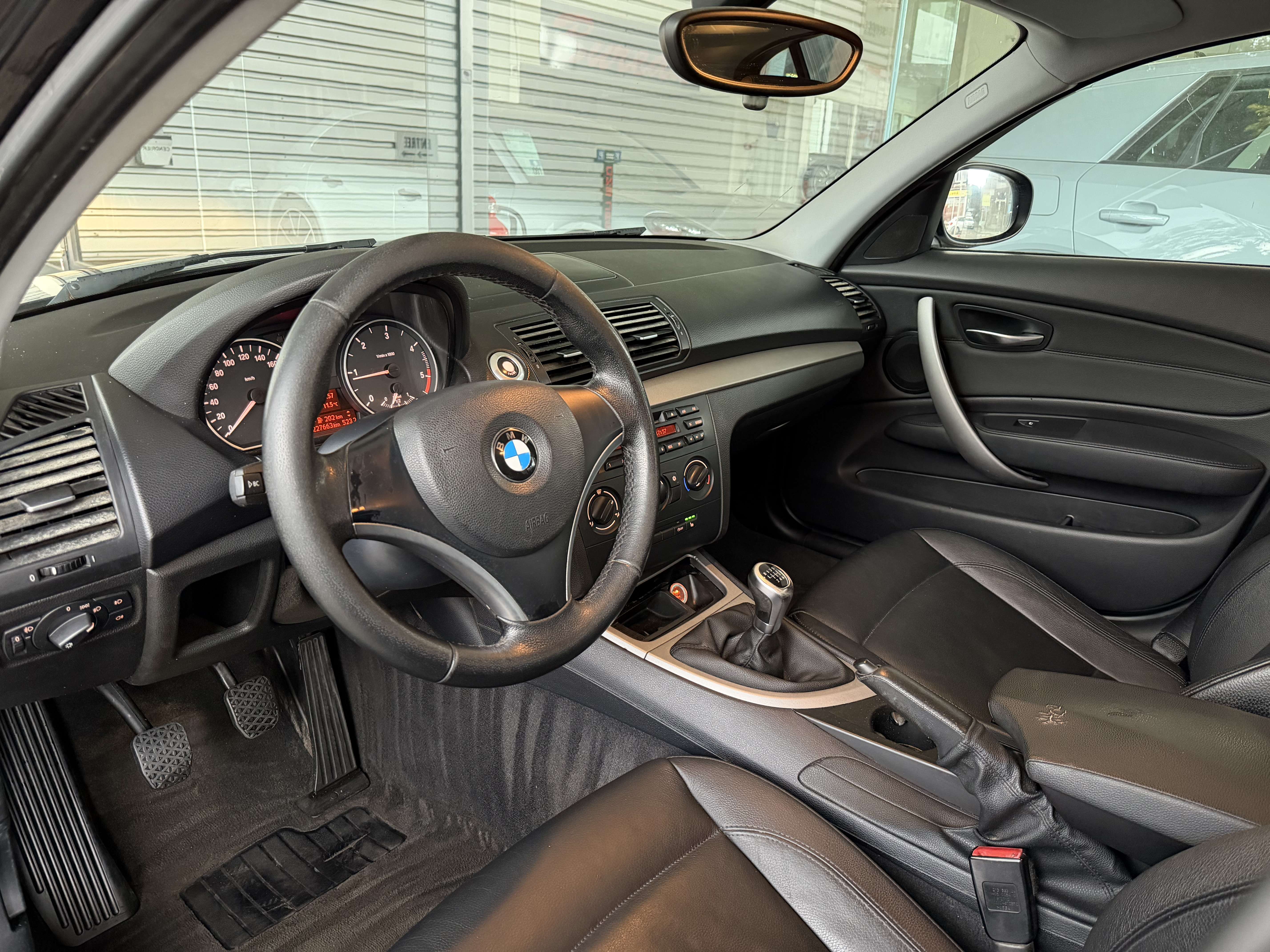 BMW 116 d 6vit. (85kw 115cv) CUIR-AIRCO-JA16P-AUX-1PROPR-GAR 12MOIS