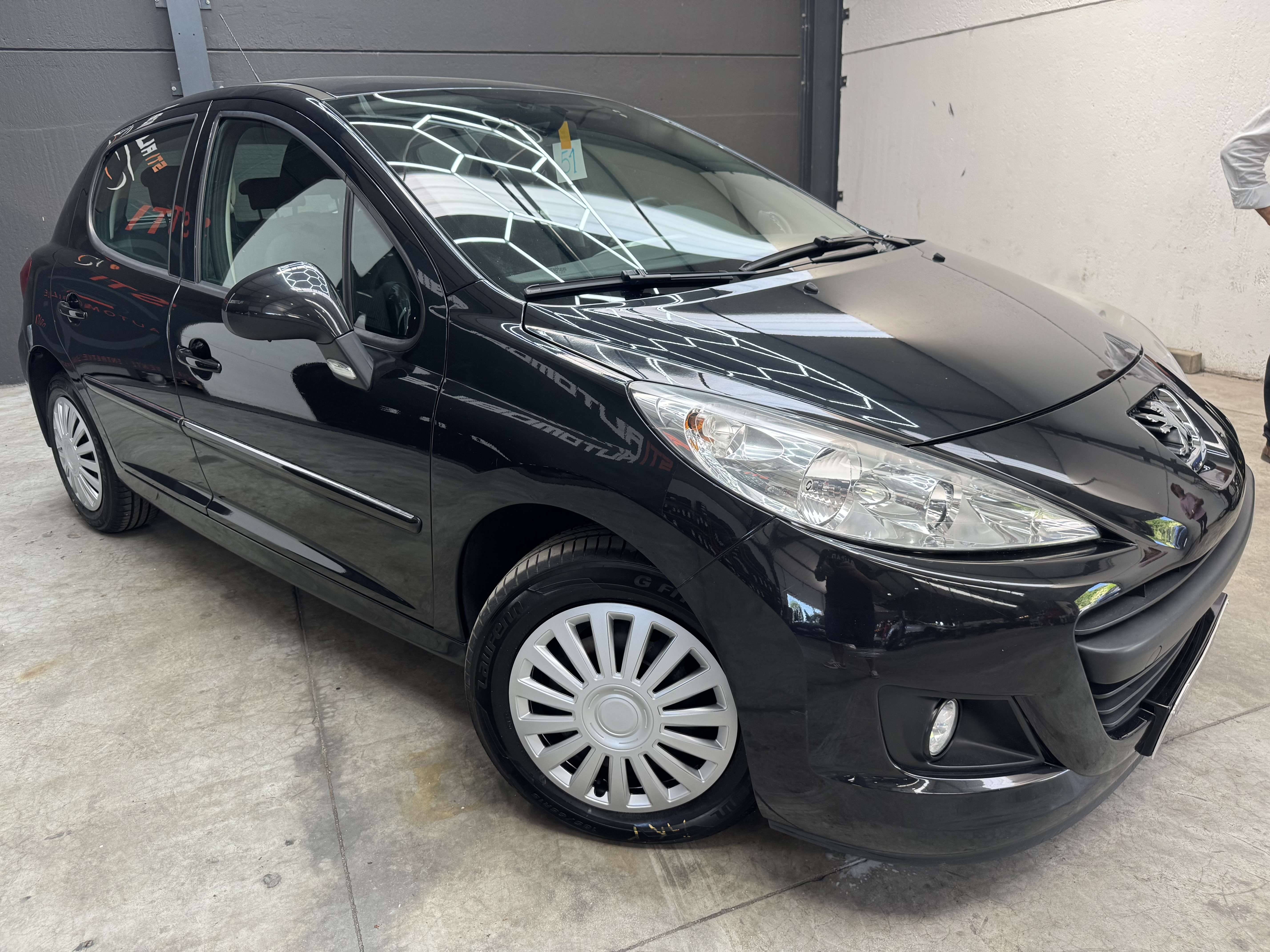 Peugeot 207 **GARANTI 12 MOIS **