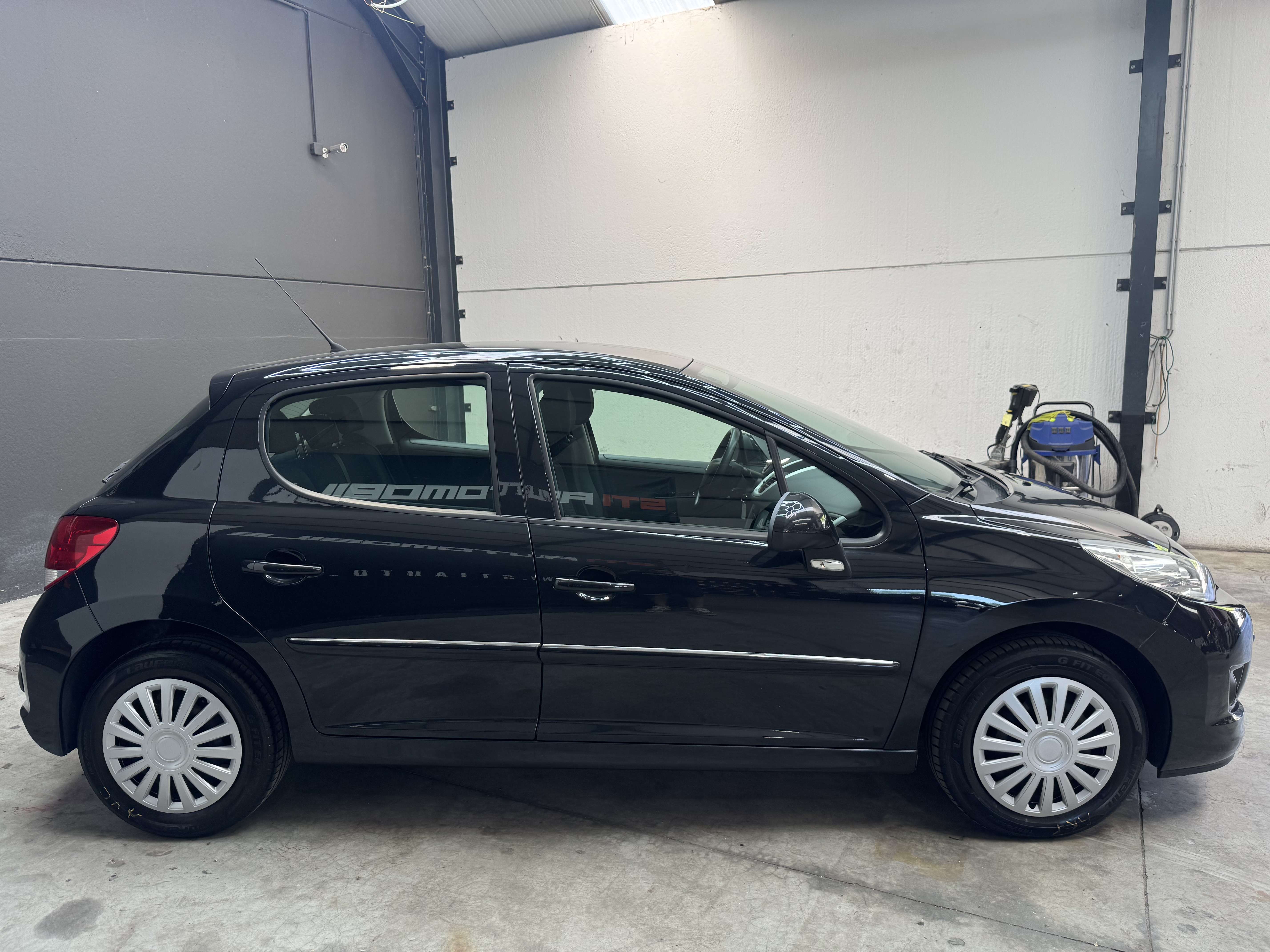 Peugeot 207 **GARANTI 12 MOIS **