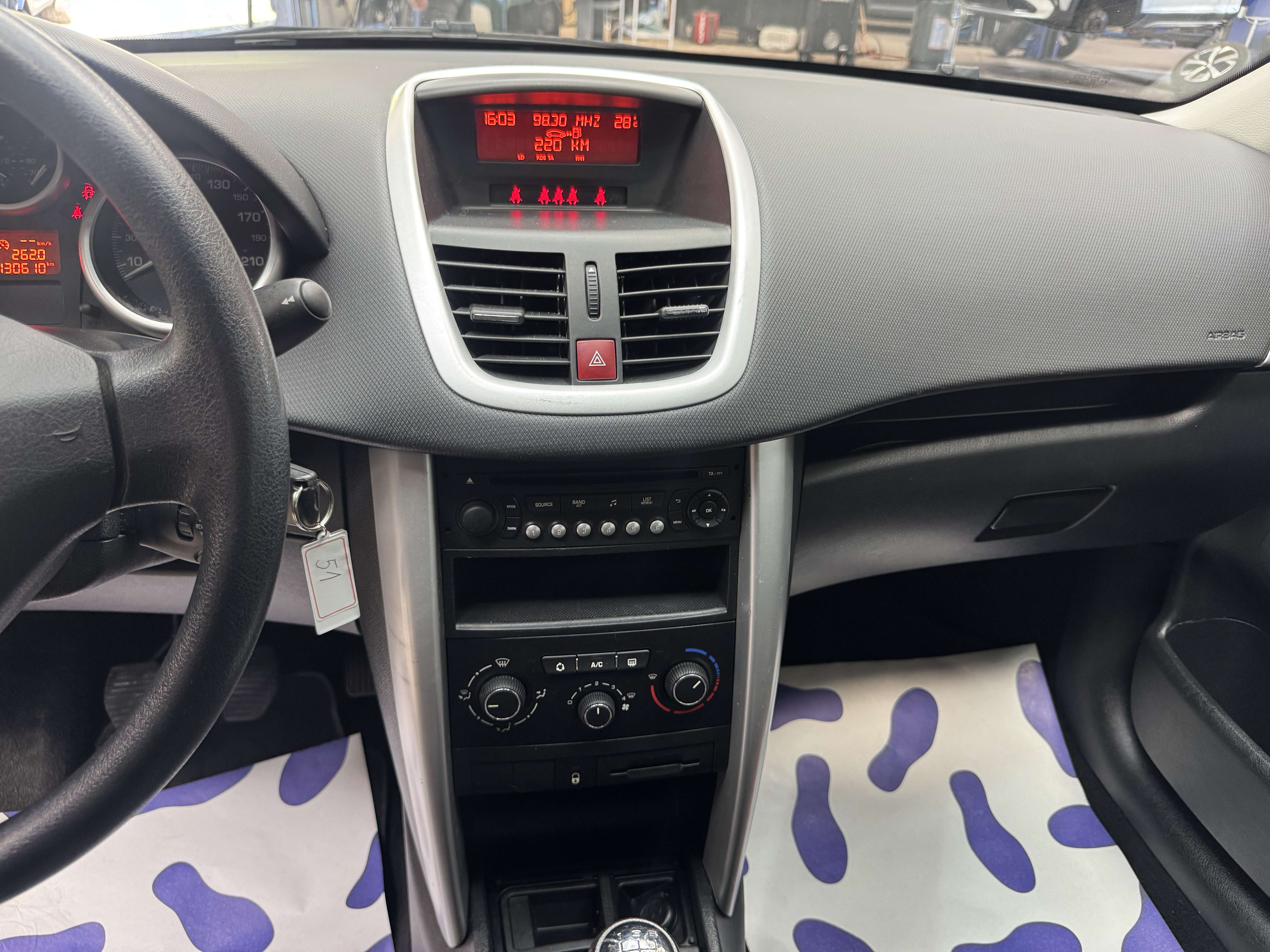 Peugeot 207 **GARANTI 12 MOIS **
