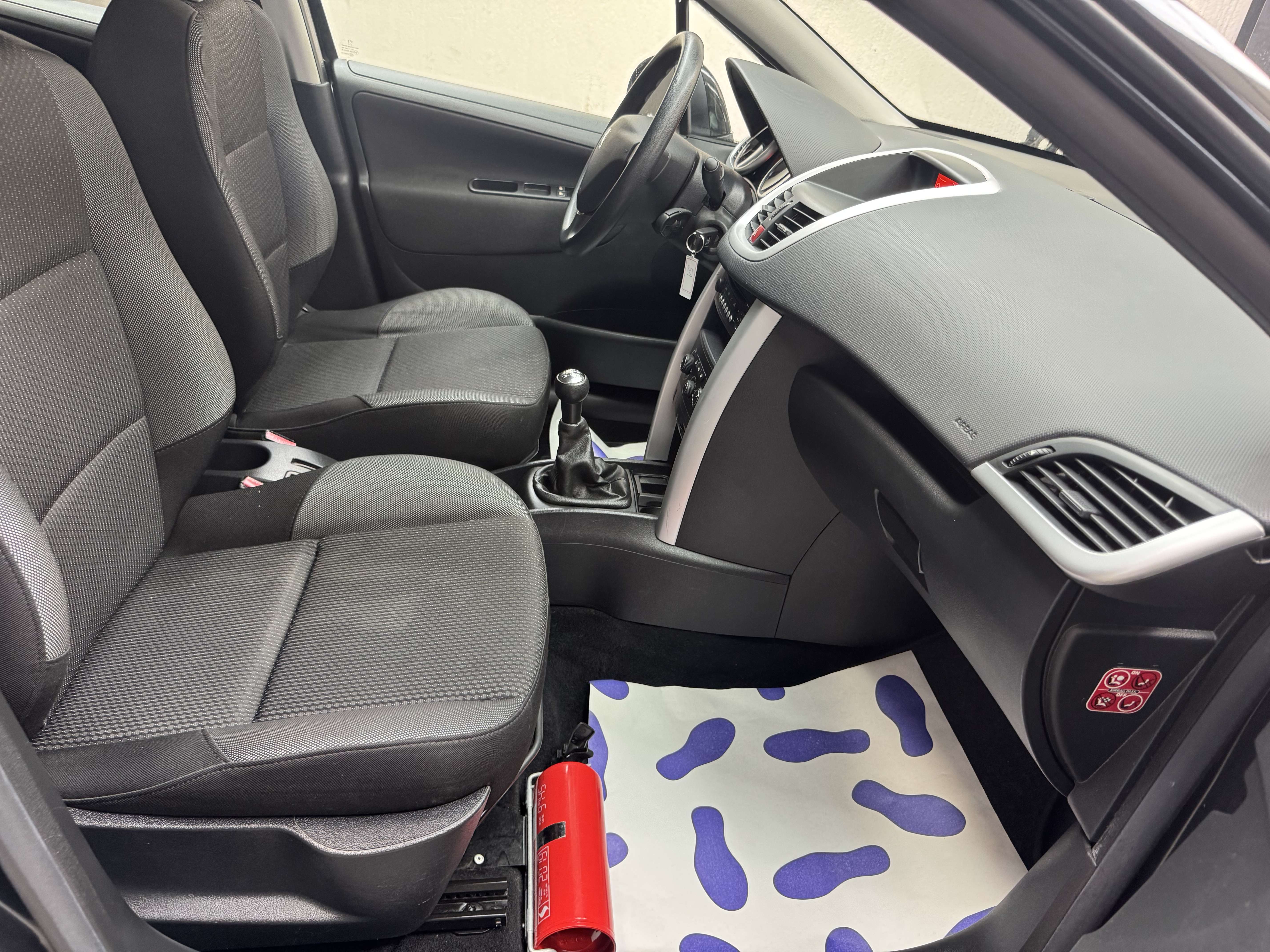 Peugeot 207 **GARANTI 12 MOIS **