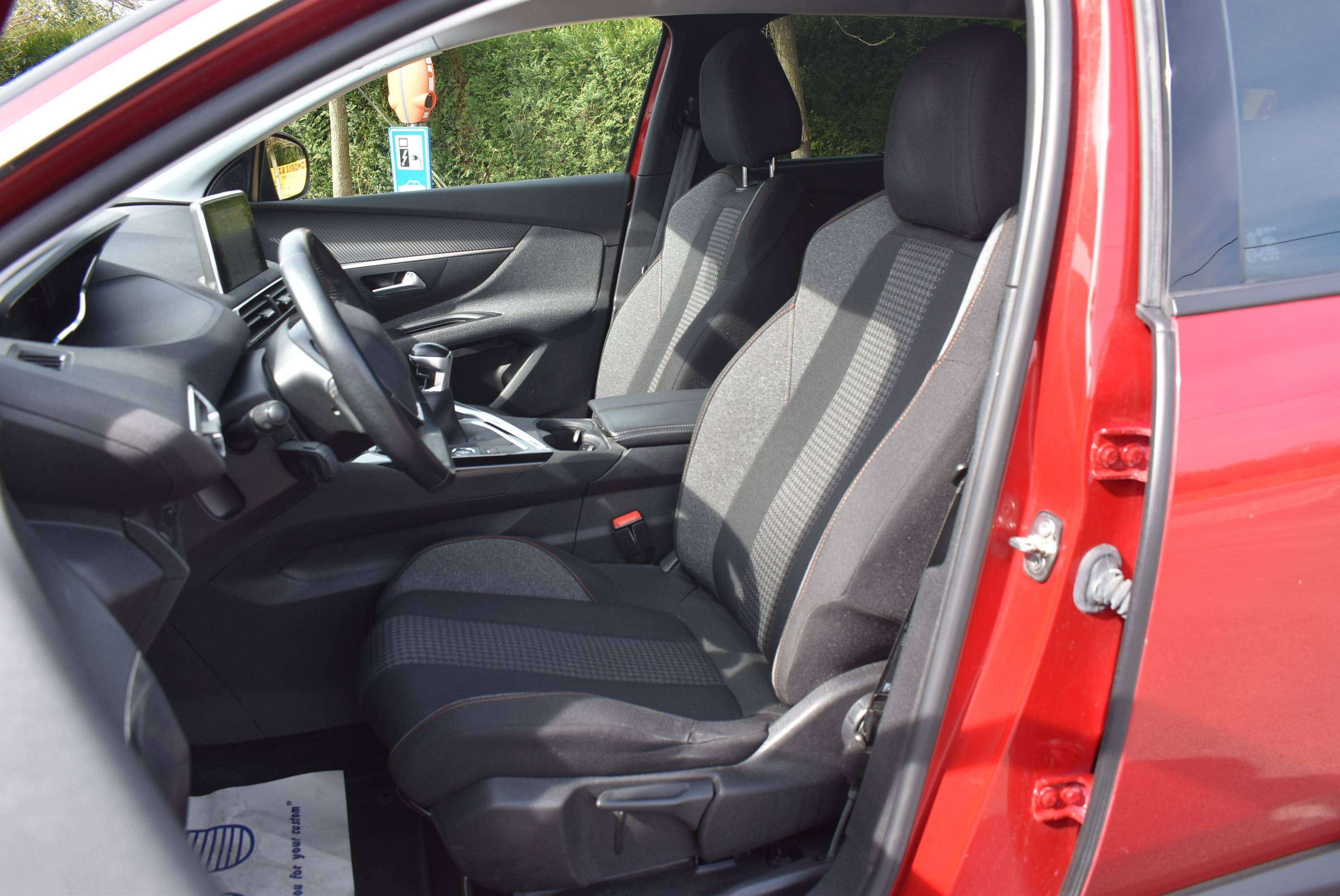 Peugeot 5008 1.5 BlueHDi Allure Pack 7PL/Airco/GPS/CarPlay ***12M GARANTIE***