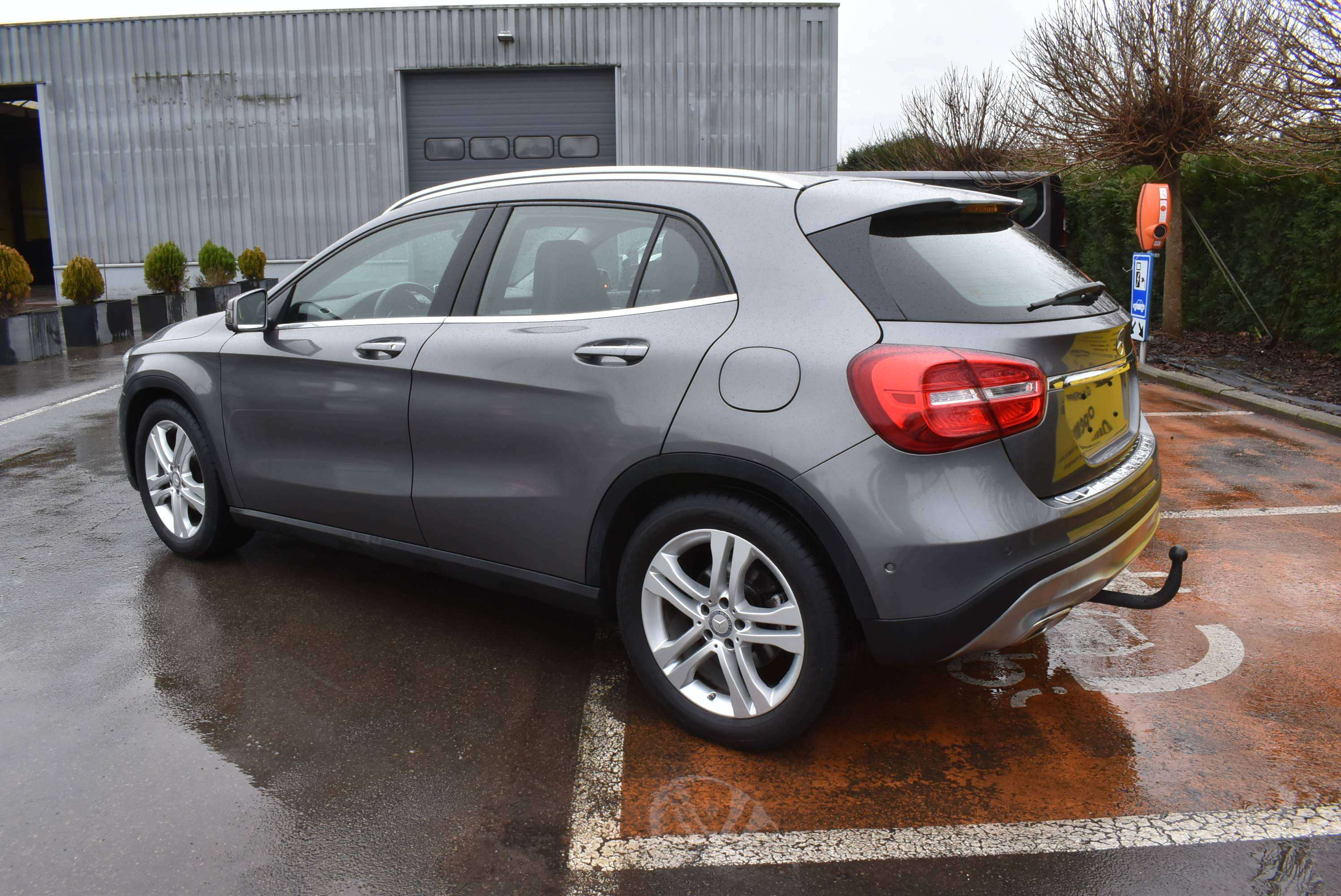 Mercedes-Benz GLA 180 d Autom Urban Edition Pack Sport /BI-Xenon***12M GARANTIE***
