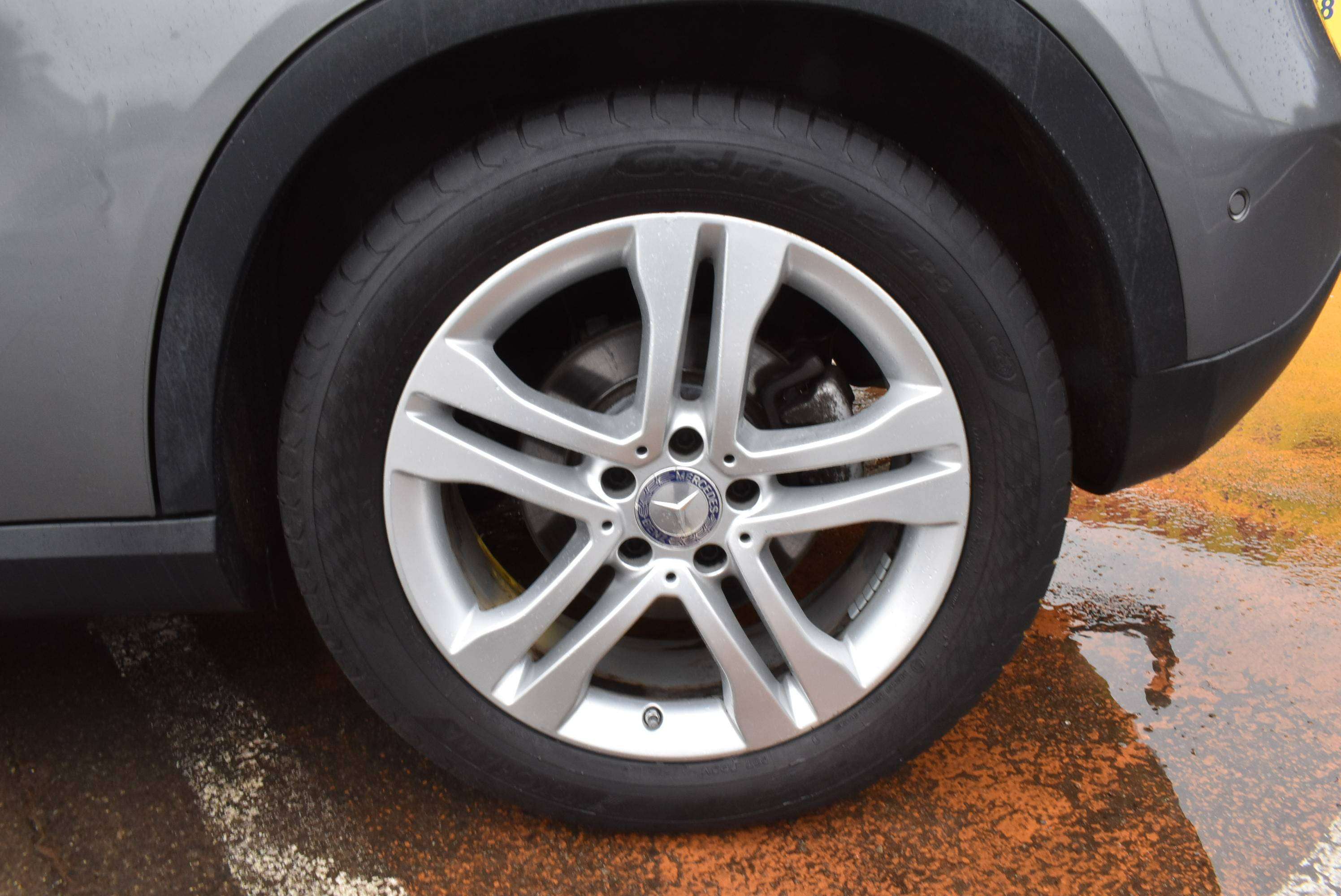 Mercedes-Benz GLA 180 d Autom Urban Edition Pack Sport /BI-Xenon***12M GARANTIE***