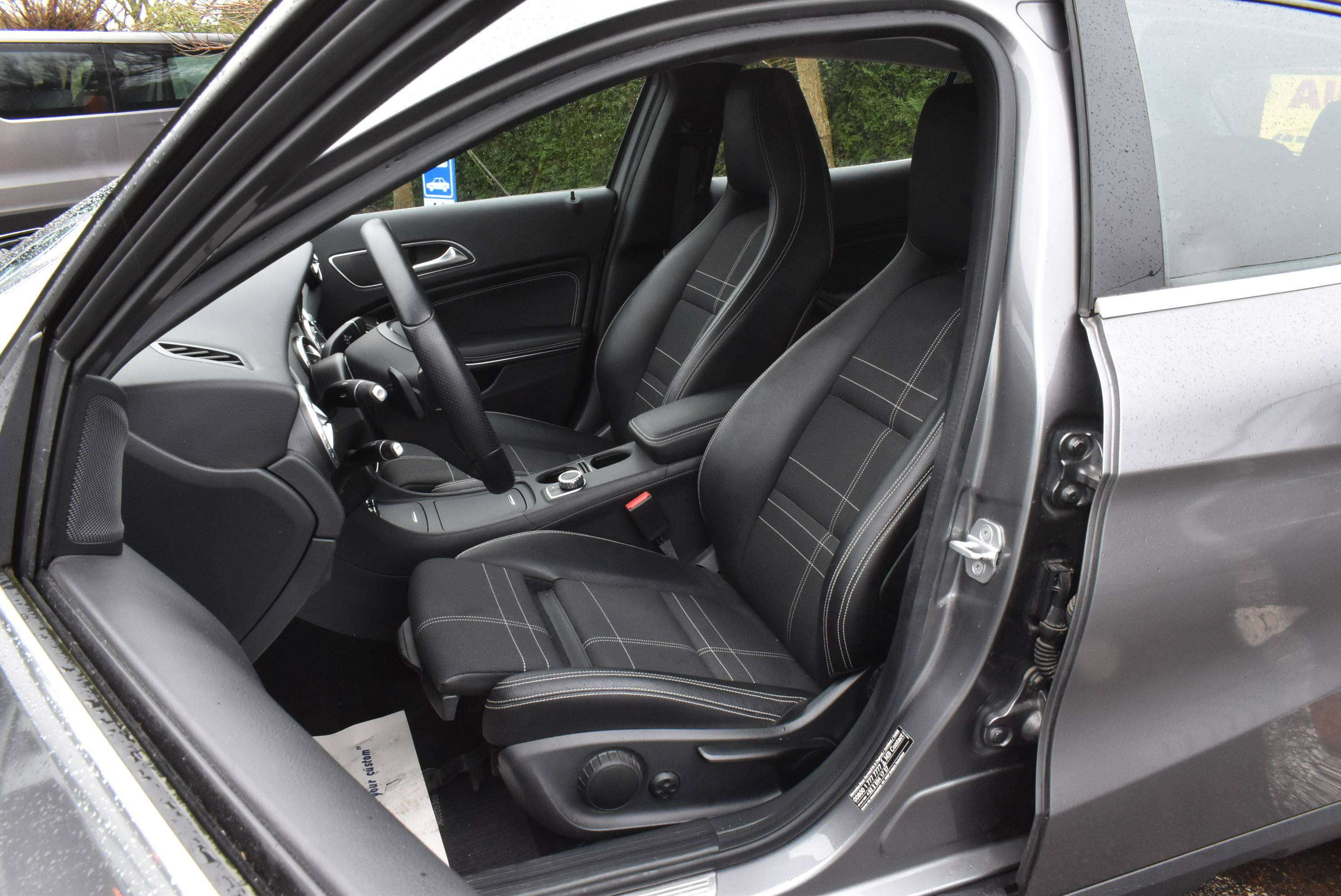Mercedes-Benz GLA 180 d Autom Urban Edition Pack Sport /BI-Xenon***12M GARANTIE***