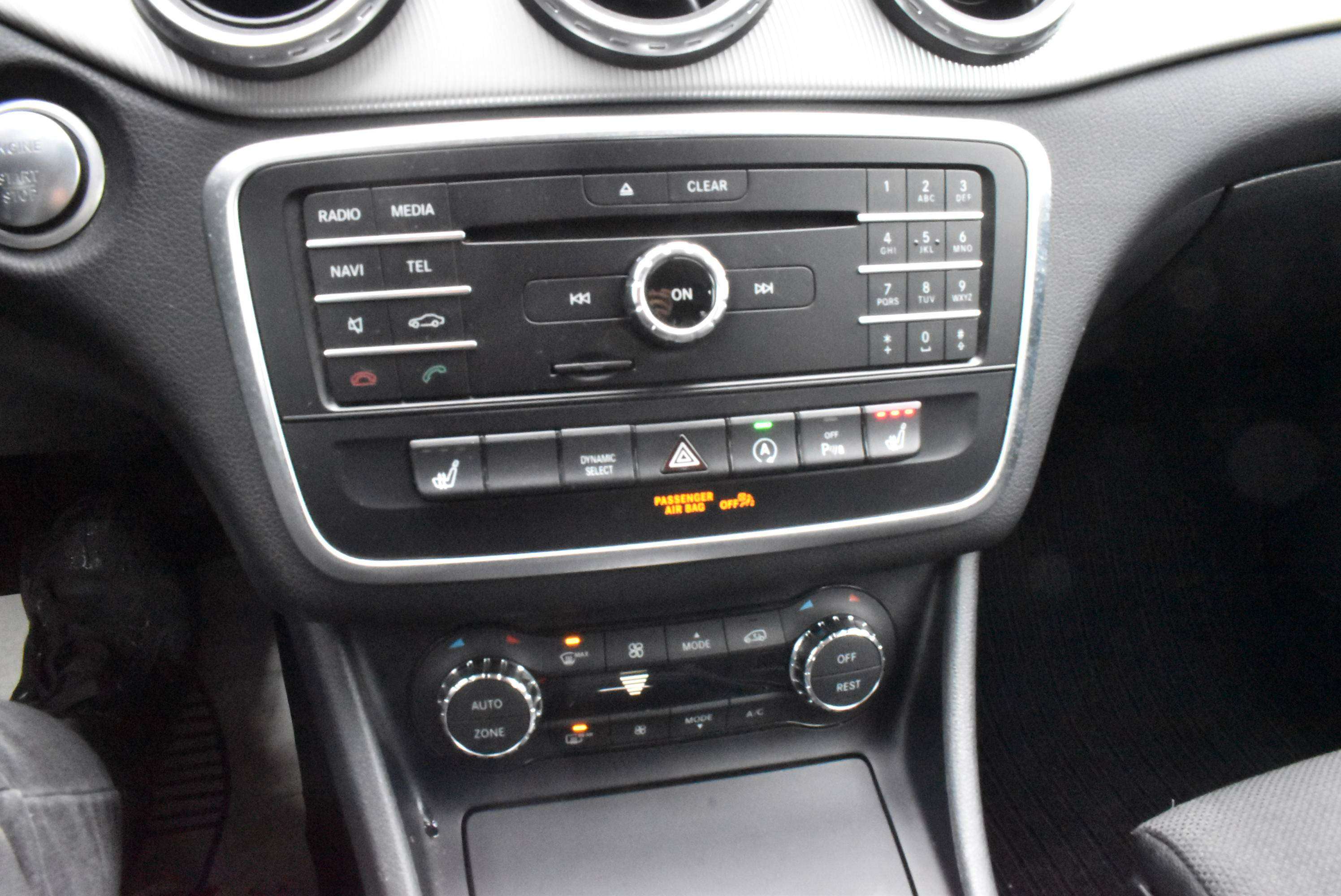 Mercedes-Benz GLA 180 d Autom Urban Edition Pack Sport /BI-Xenon***12M GARANTIE***