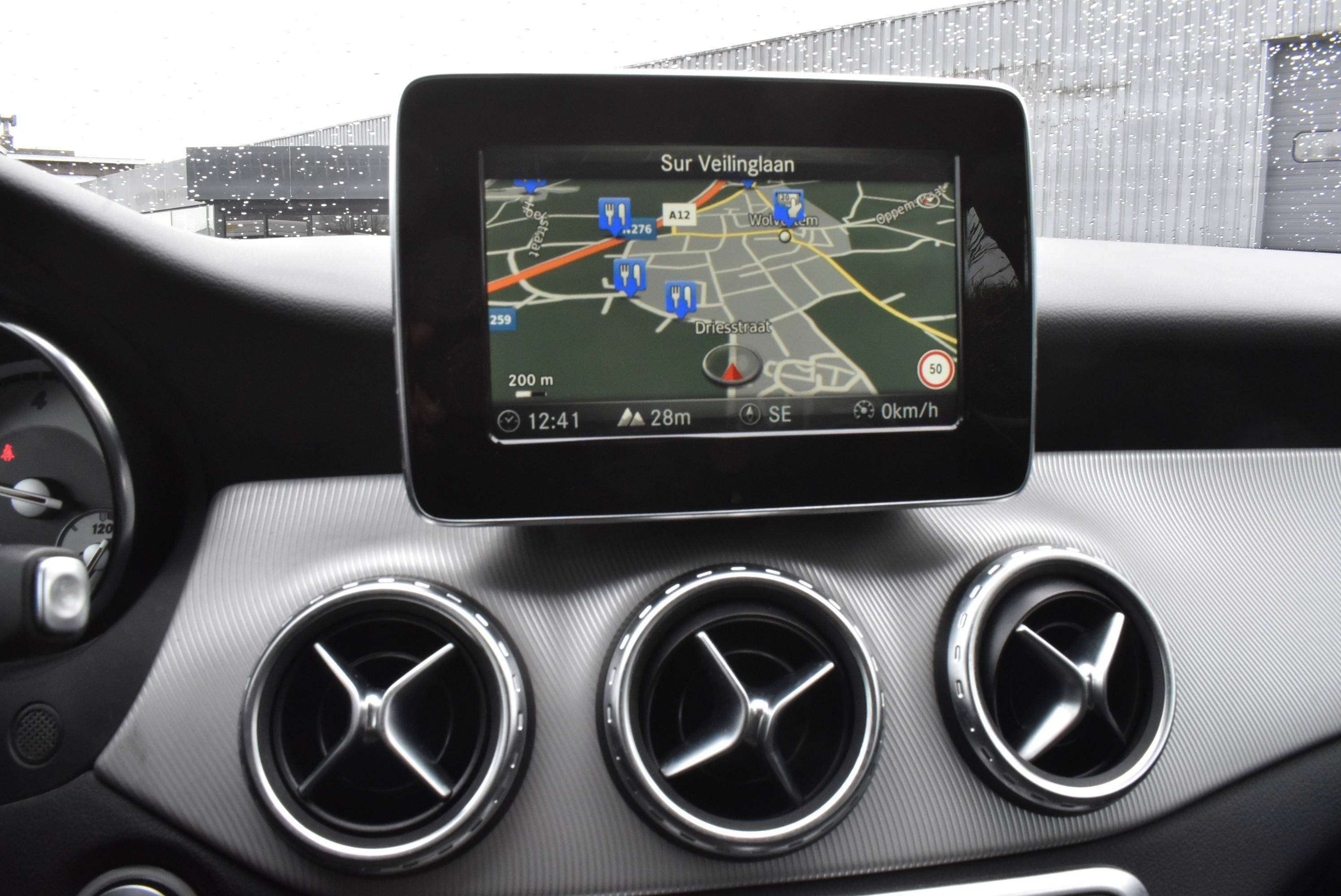 Mercedes-Benz GLA 180 d Autom Urban Edition Pack Sport /BI-Xenon***12M GARANTIE***