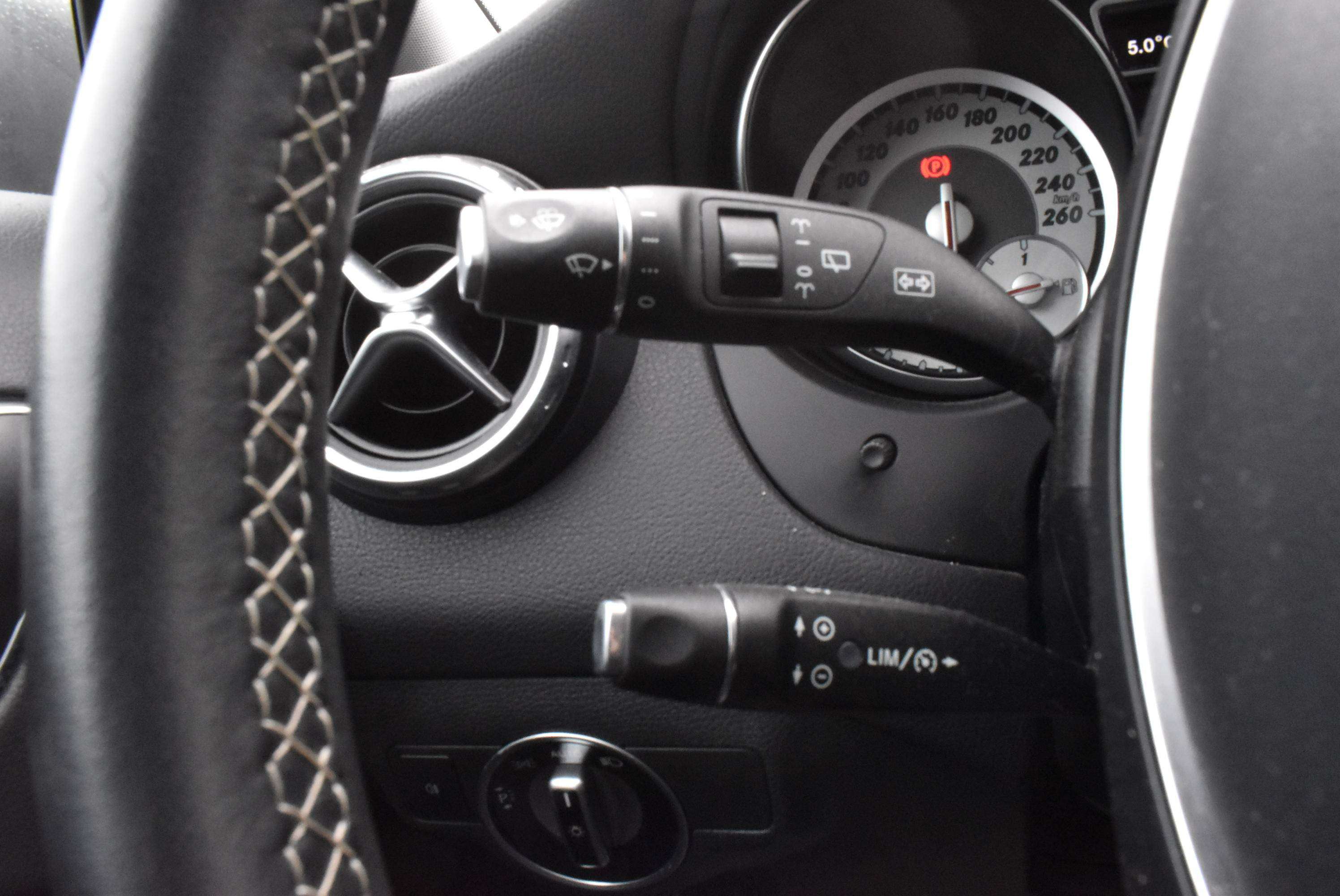 Mercedes-Benz GLA 180 d Autom Urban Edition Pack Sport /BI-Xenon***12M GARANTIE***