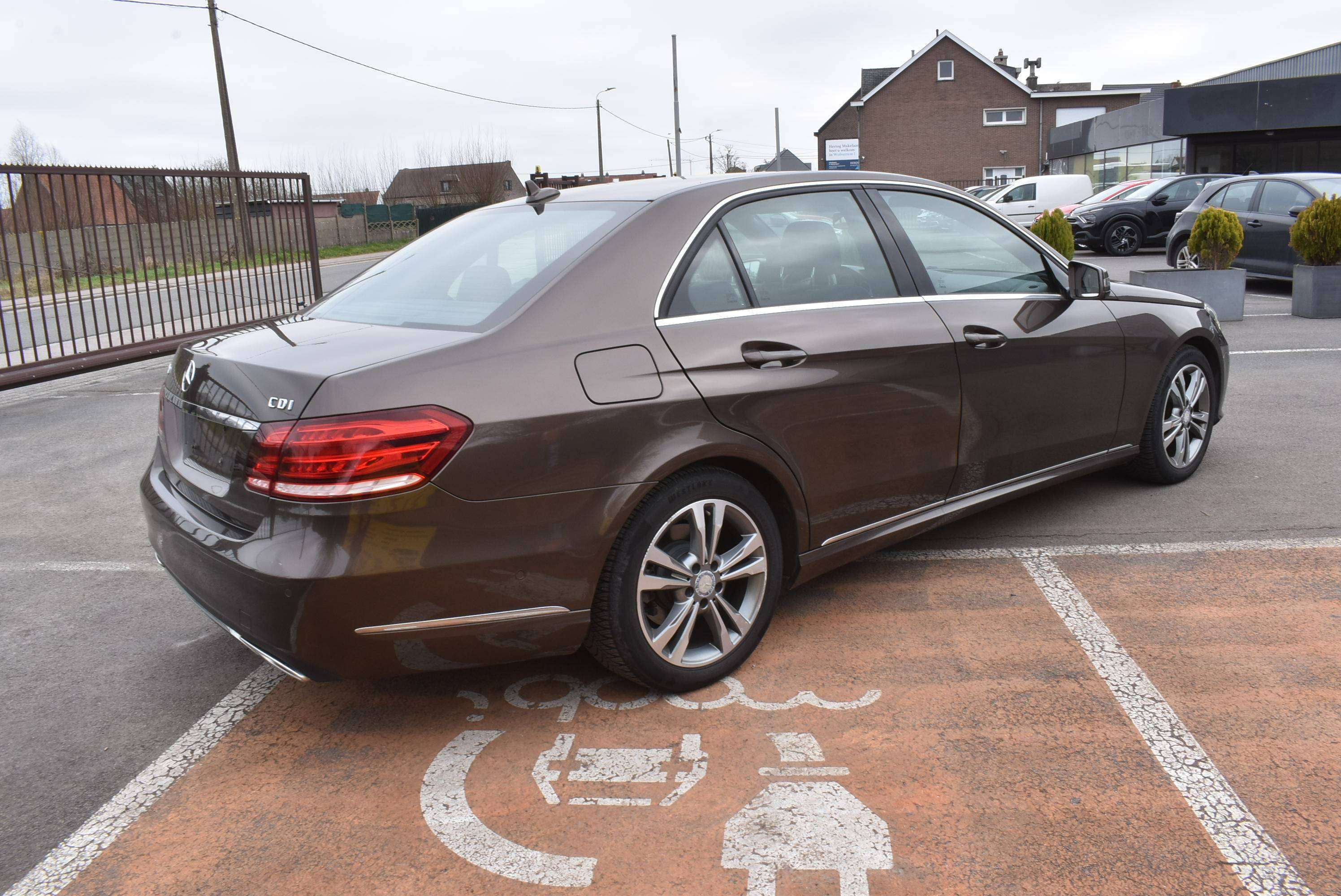 Mercedes-Benz E 220 Autom Avantgarde 81.000KM!!! ***12M GARANTIE***
