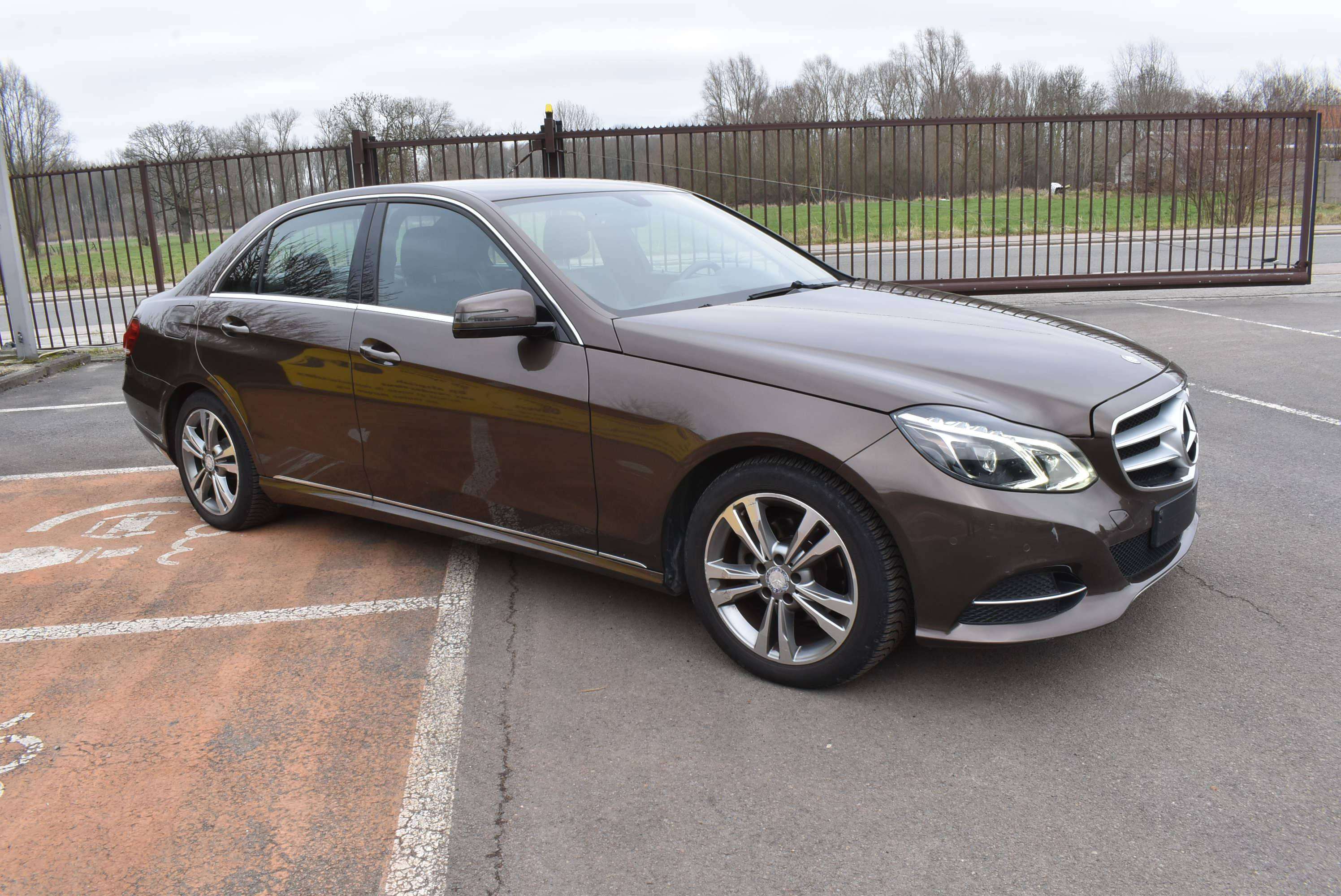 Mercedes-Benz E 220 Autom Avantgarde 81.000KM!!! ***12M GARANTIE***