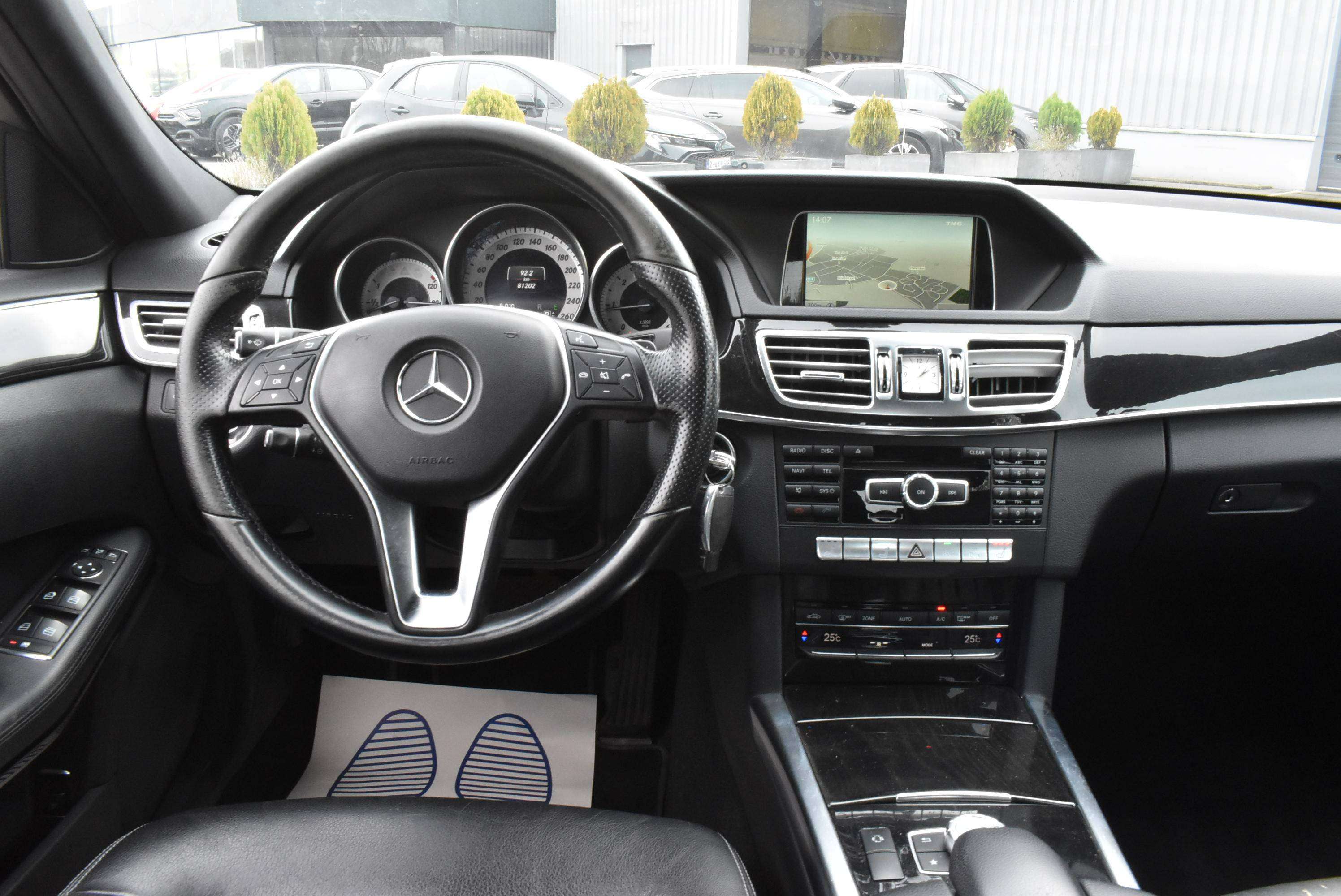 Mercedes-Benz E 220 Autom Avantgarde 81.000KM!!! ***12M GARANTIE***
