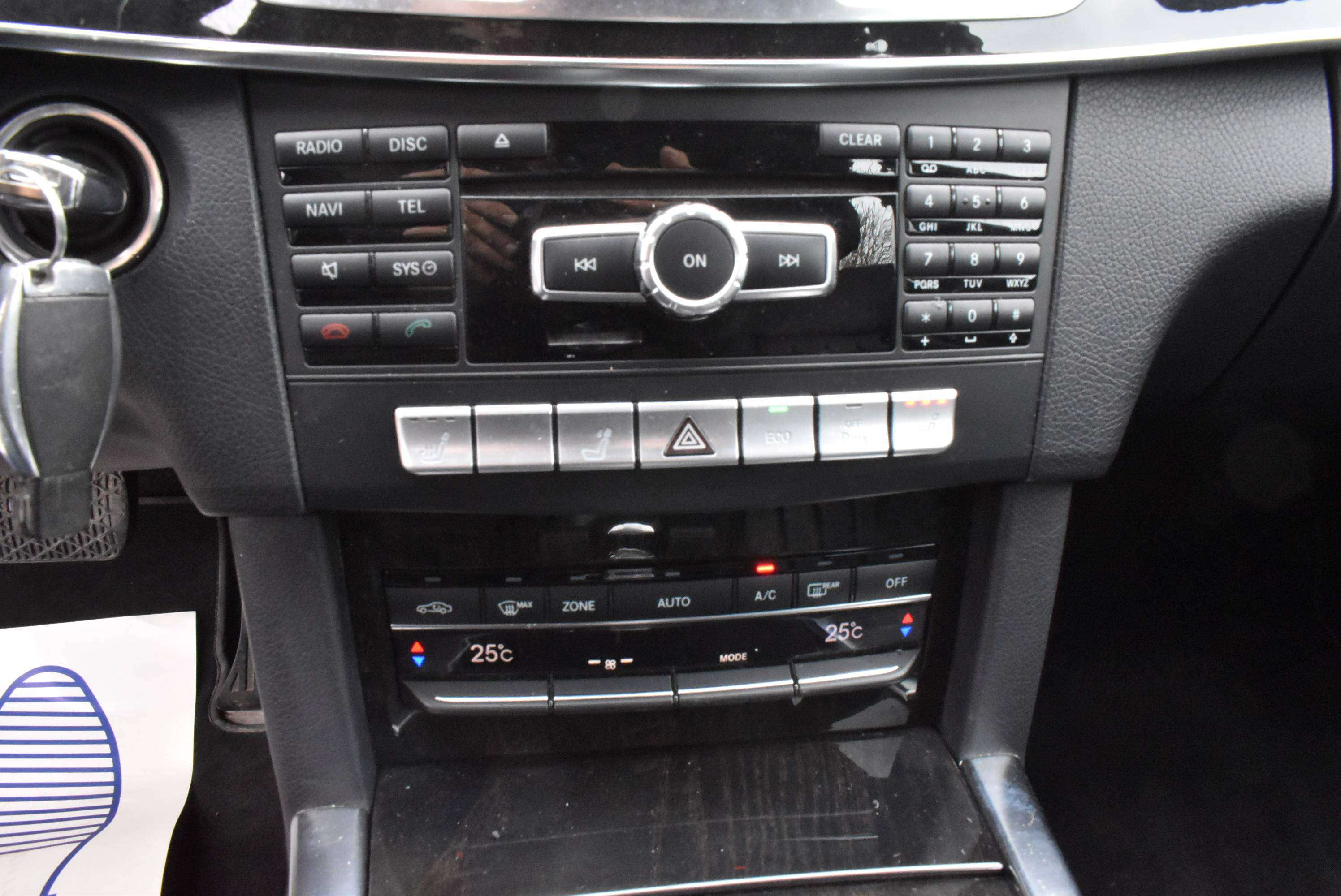 Mercedes-Benz E 220 Autom Avantgarde 81.000KM!!! ***12M GARANTIE***