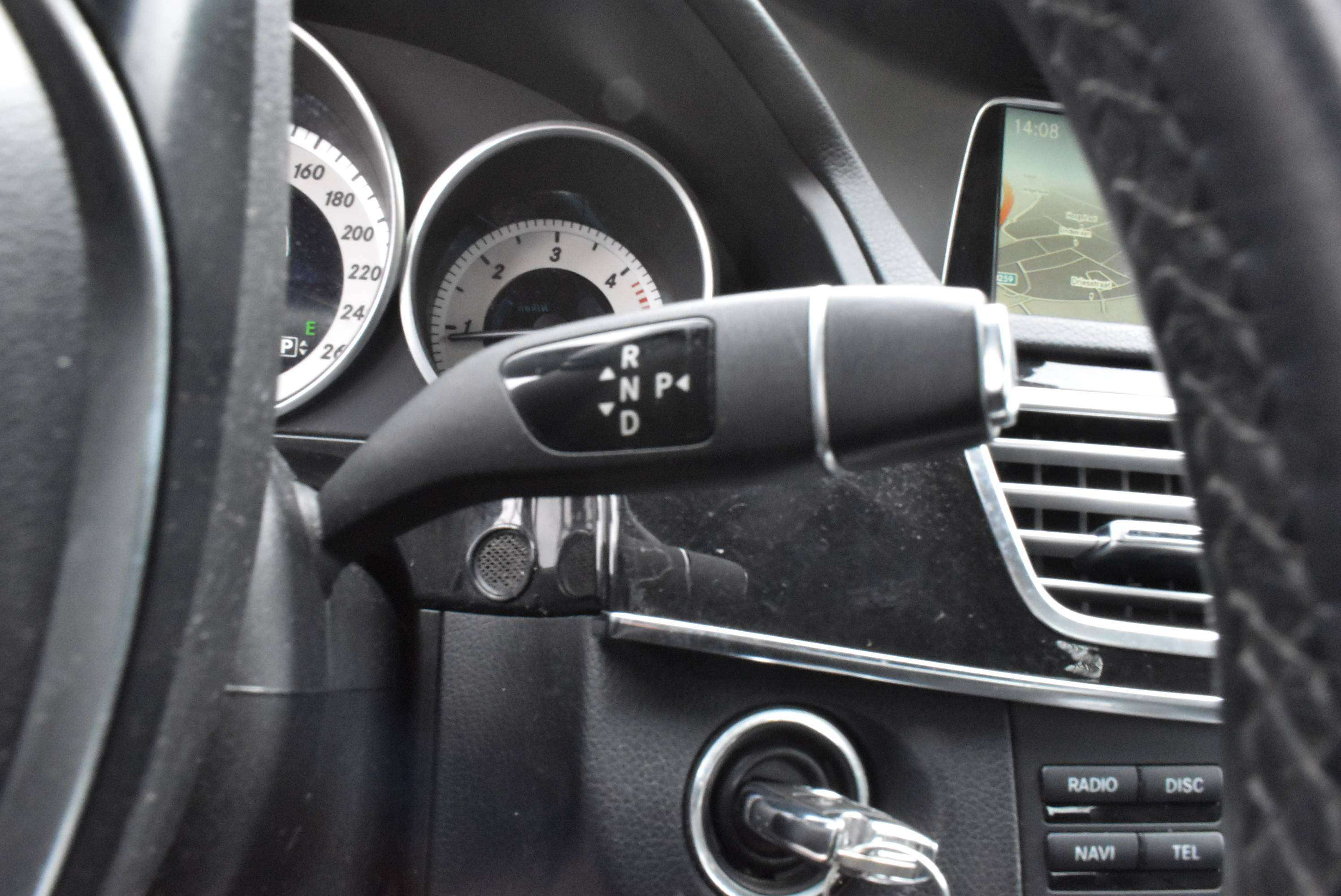 Mercedes-Benz E 220 Autom Avantgarde 81.000KM!!! ***12M GARANTIE***