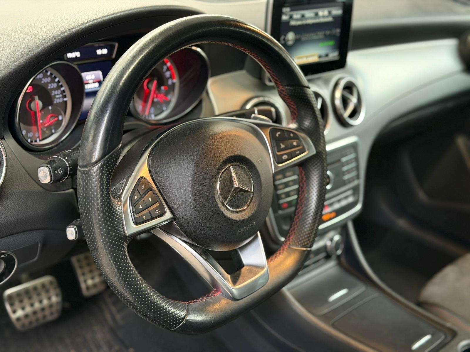 Mercedes-Benz CLA 180 i * 12/2015 * PACK AMG * LED * GPS * SIEGE CH