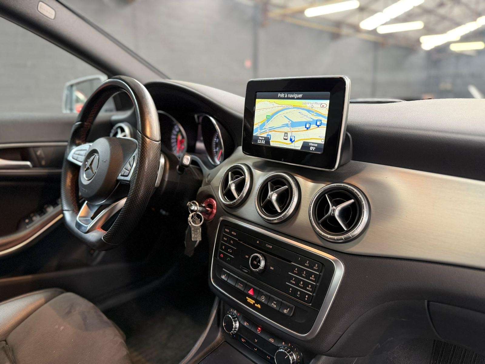 Mercedes-Benz CLA 180 i * 12/2015 * PACK AMG * LED * GPS * SIEGE CH