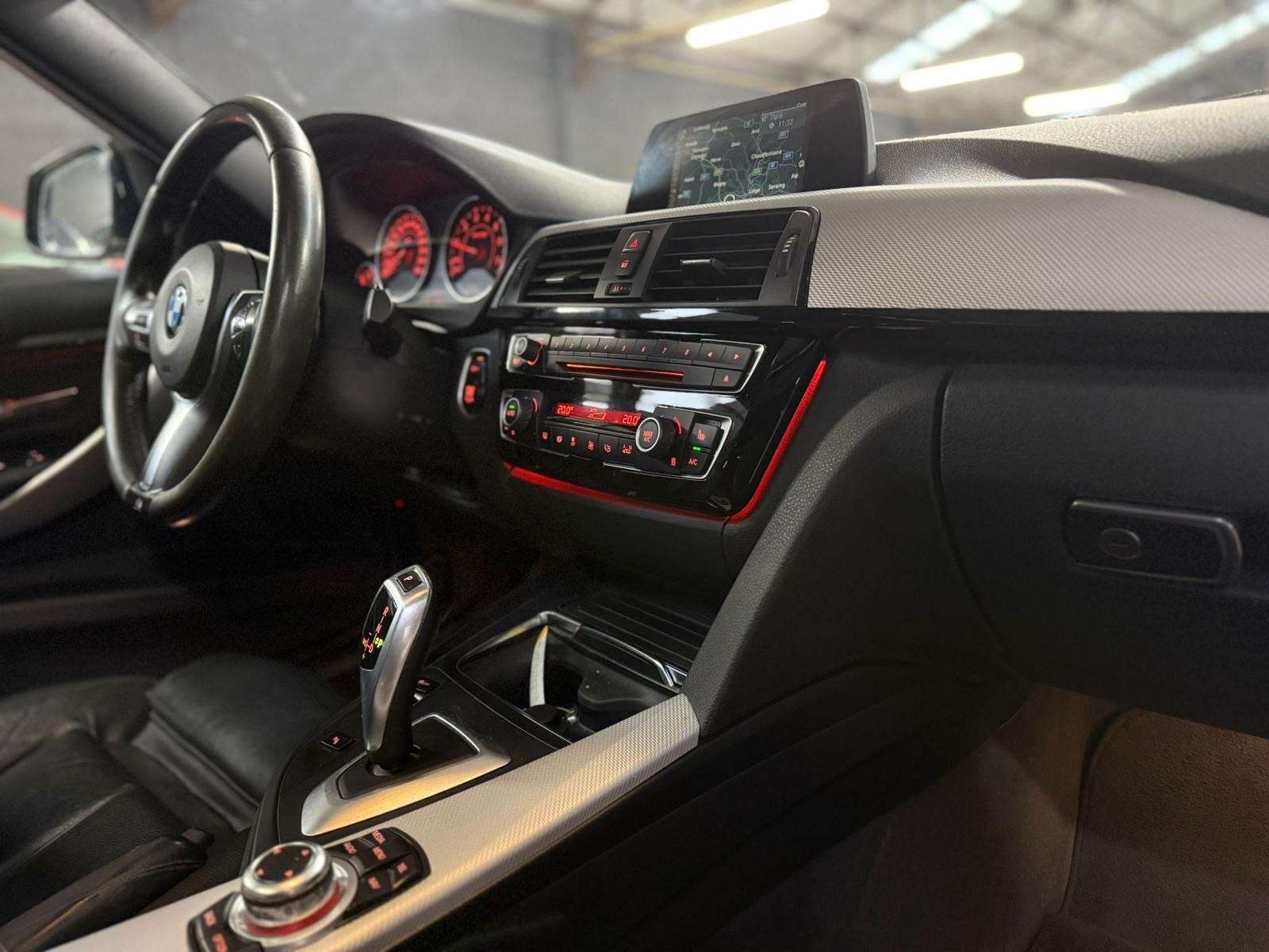 BMW 318 i Touring * PACK M * GPS * PANO * XENON * CAMERA *