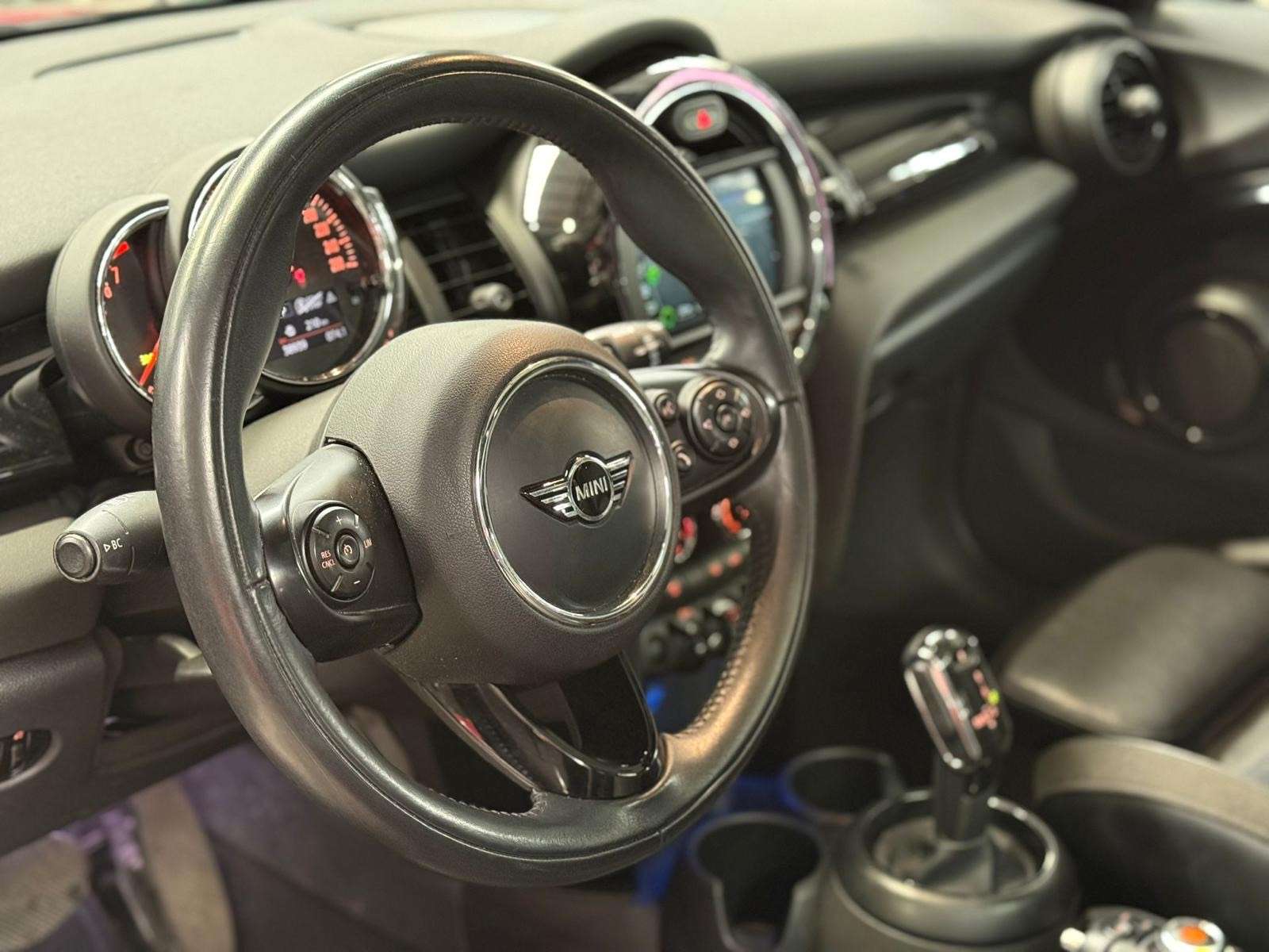MINI Cooper 1.5i * TOIT PANO * LED * GPS * RADAR * SIEGE CH