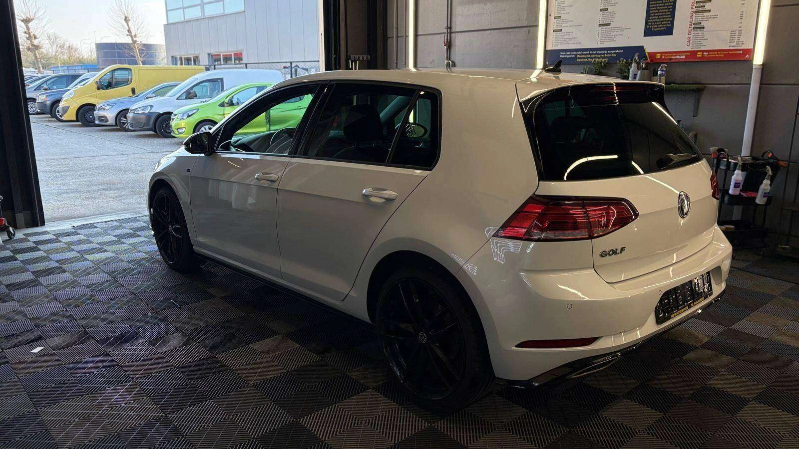 Volkswagen Golf 1.0 TSI bj. 2019 R-Line REEDS GEKEURD VOOR VERKOOP