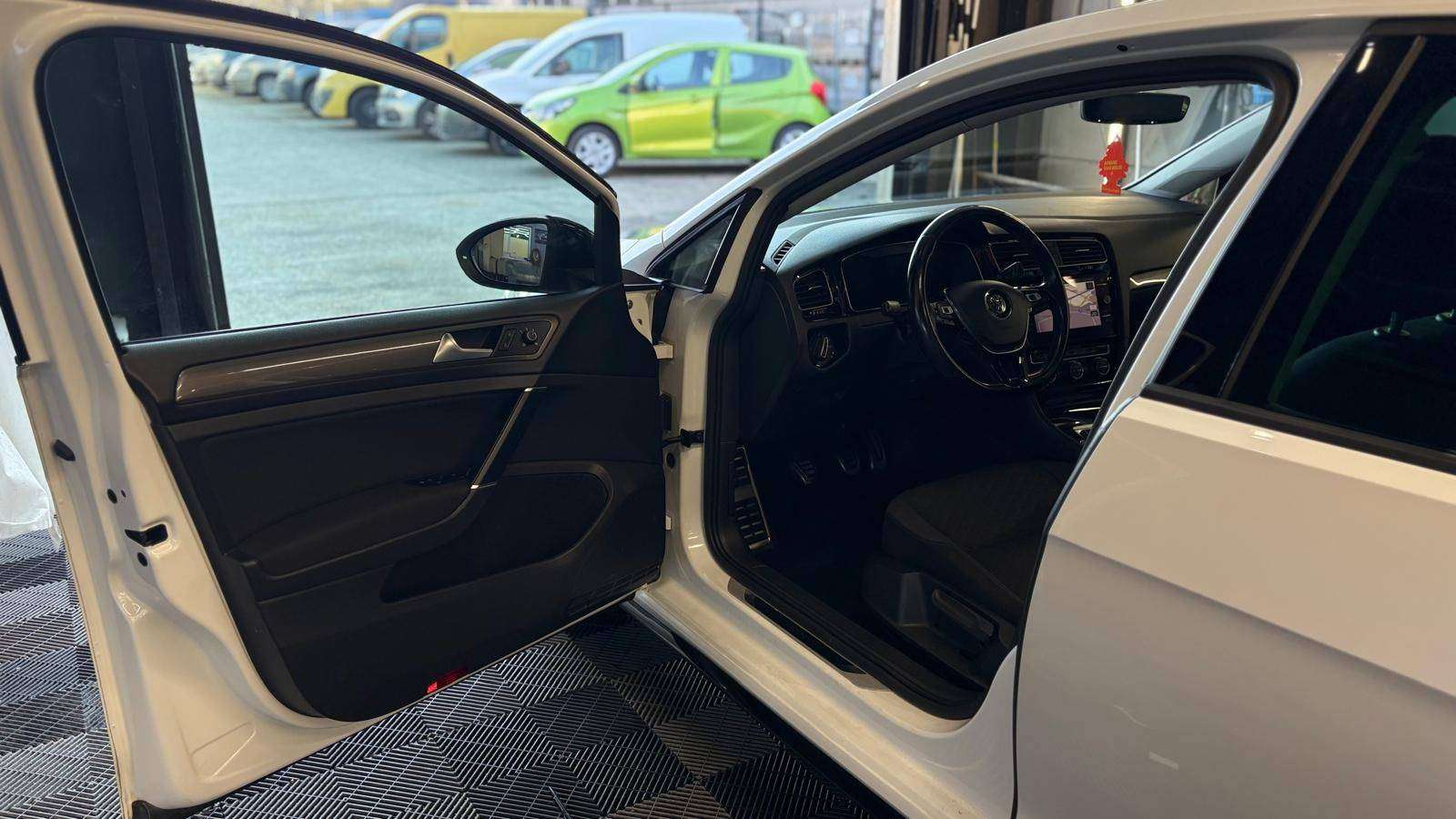 Volkswagen Golf 1.0 TSI bj. 2019 R-Line REEDS GEKEURD VOOR VERKOOP