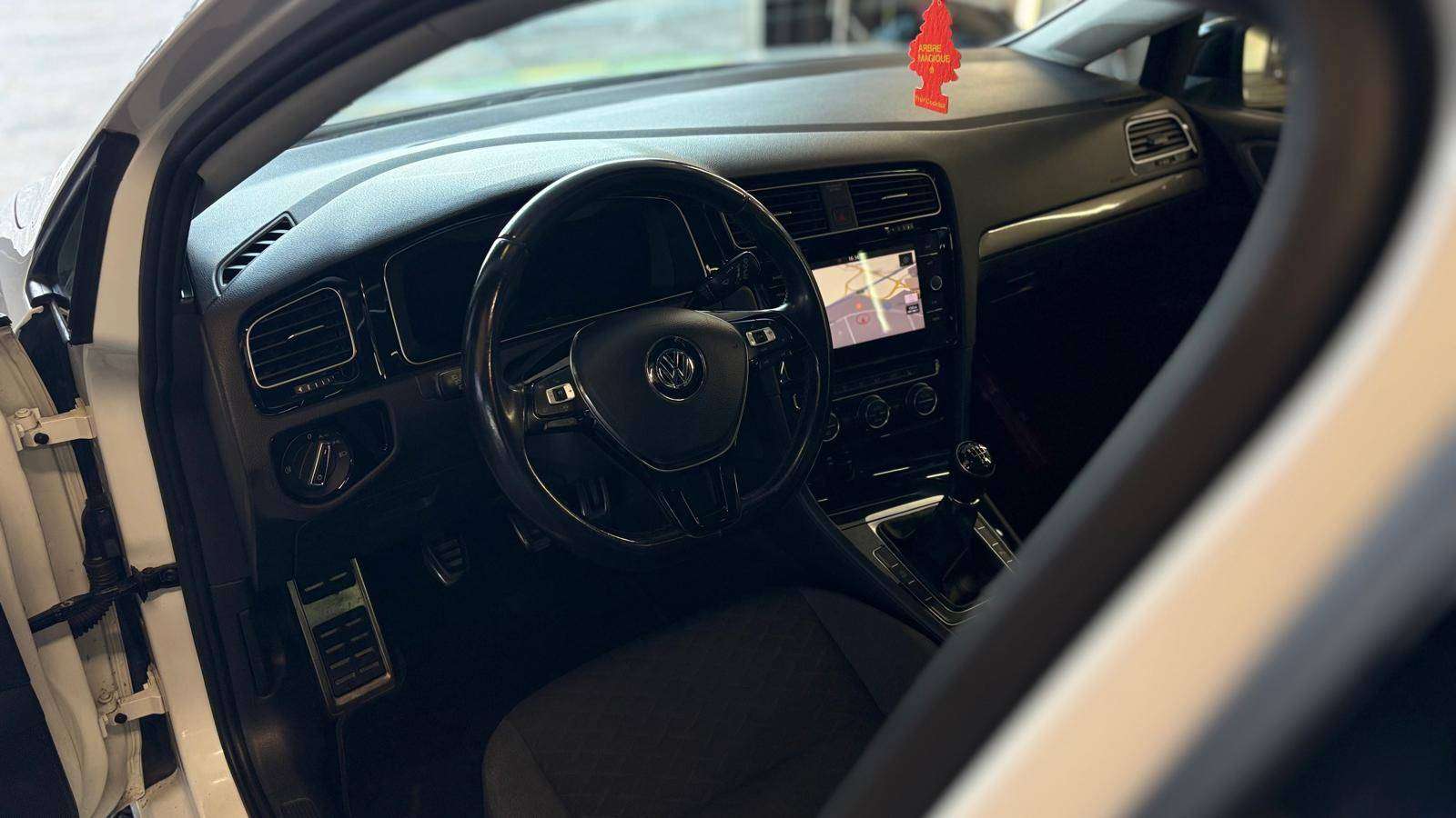 Volkswagen Golf 1.0 TSI bj. 2019 R-Line REEDS GEKEURD VOOR VERKOOP