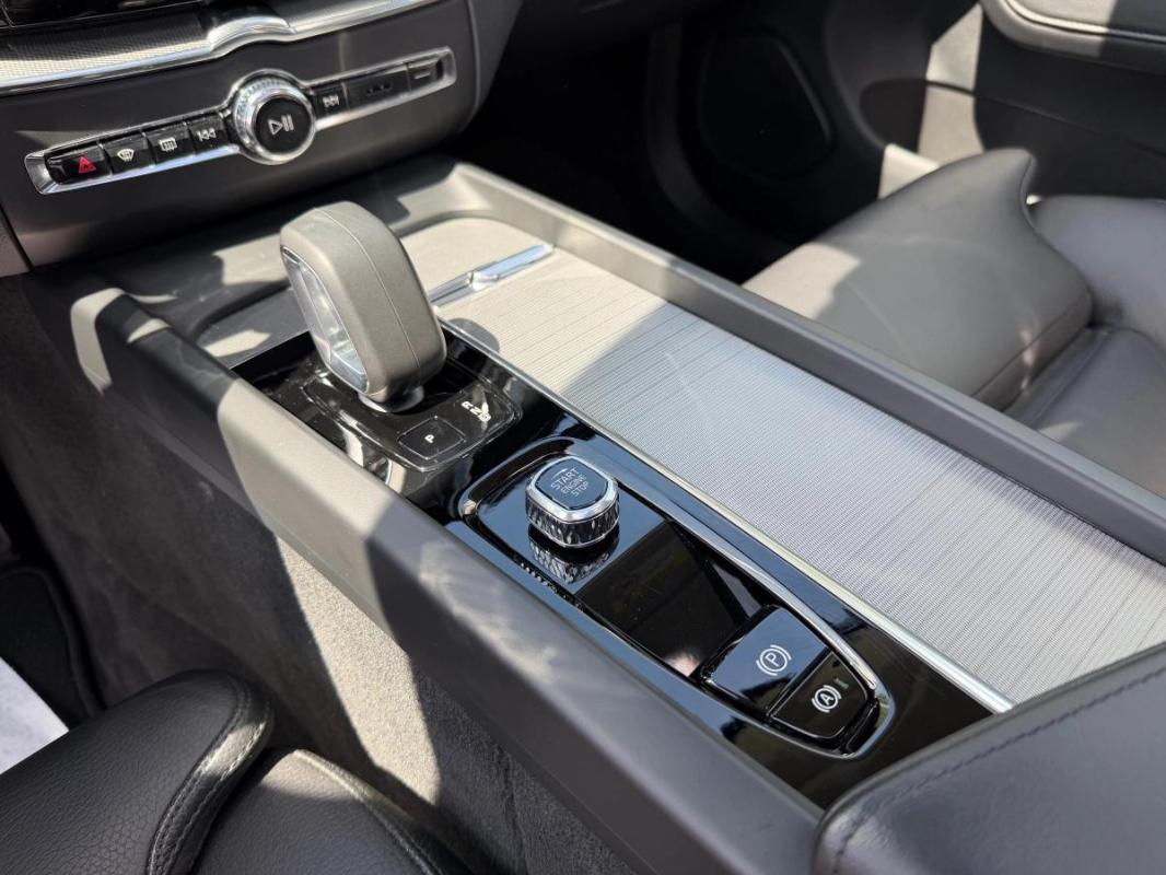 Volvo Xc60 2.0 B4 197 MHEV HYBRID ULTIMATE STYLE CHROME GEARTRONIC 8 / 1 MAIN SUIVI COMPLET