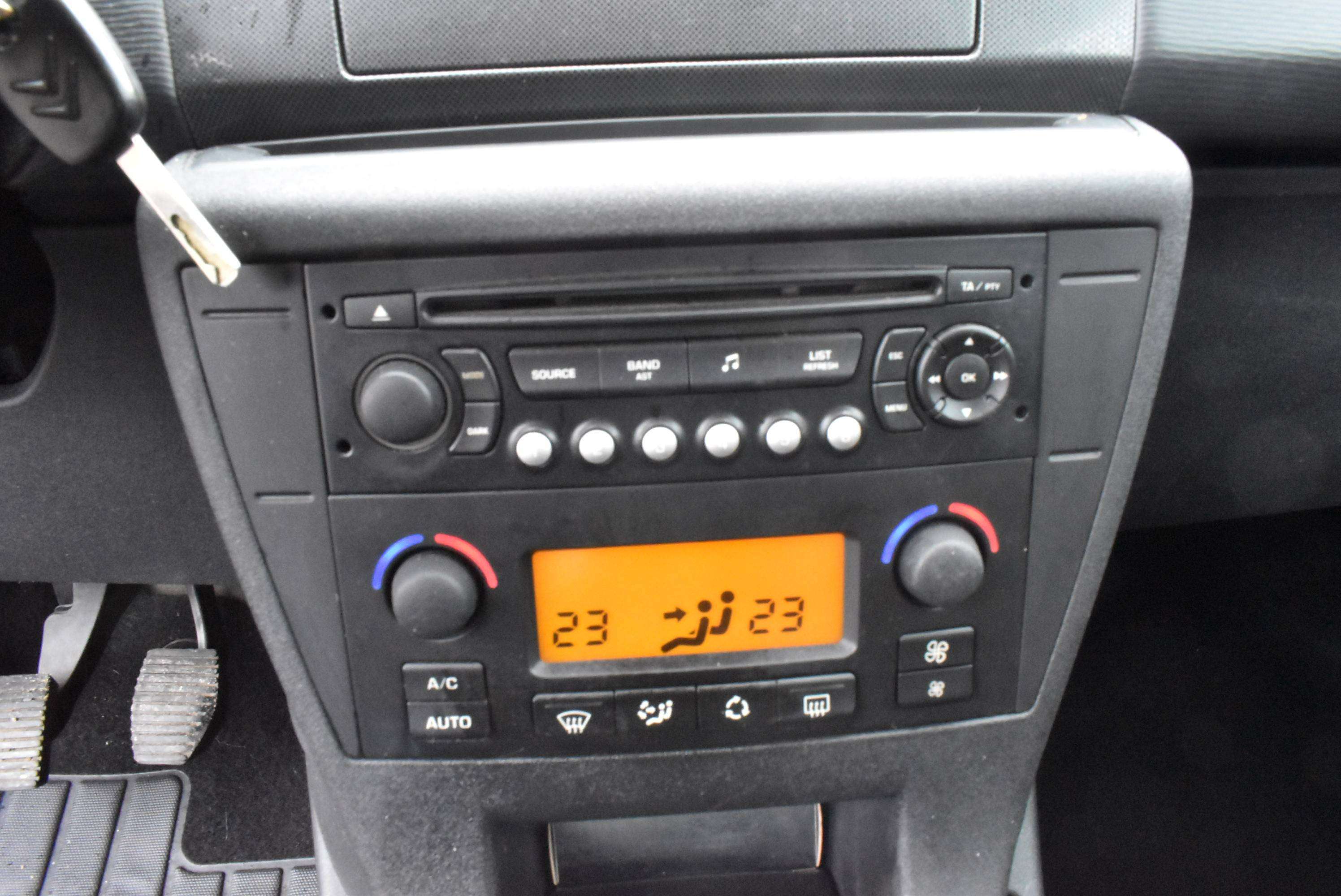 Citroen C4 1.4i Tentation Airco ***12M GARANTIE***52.000KM!!!