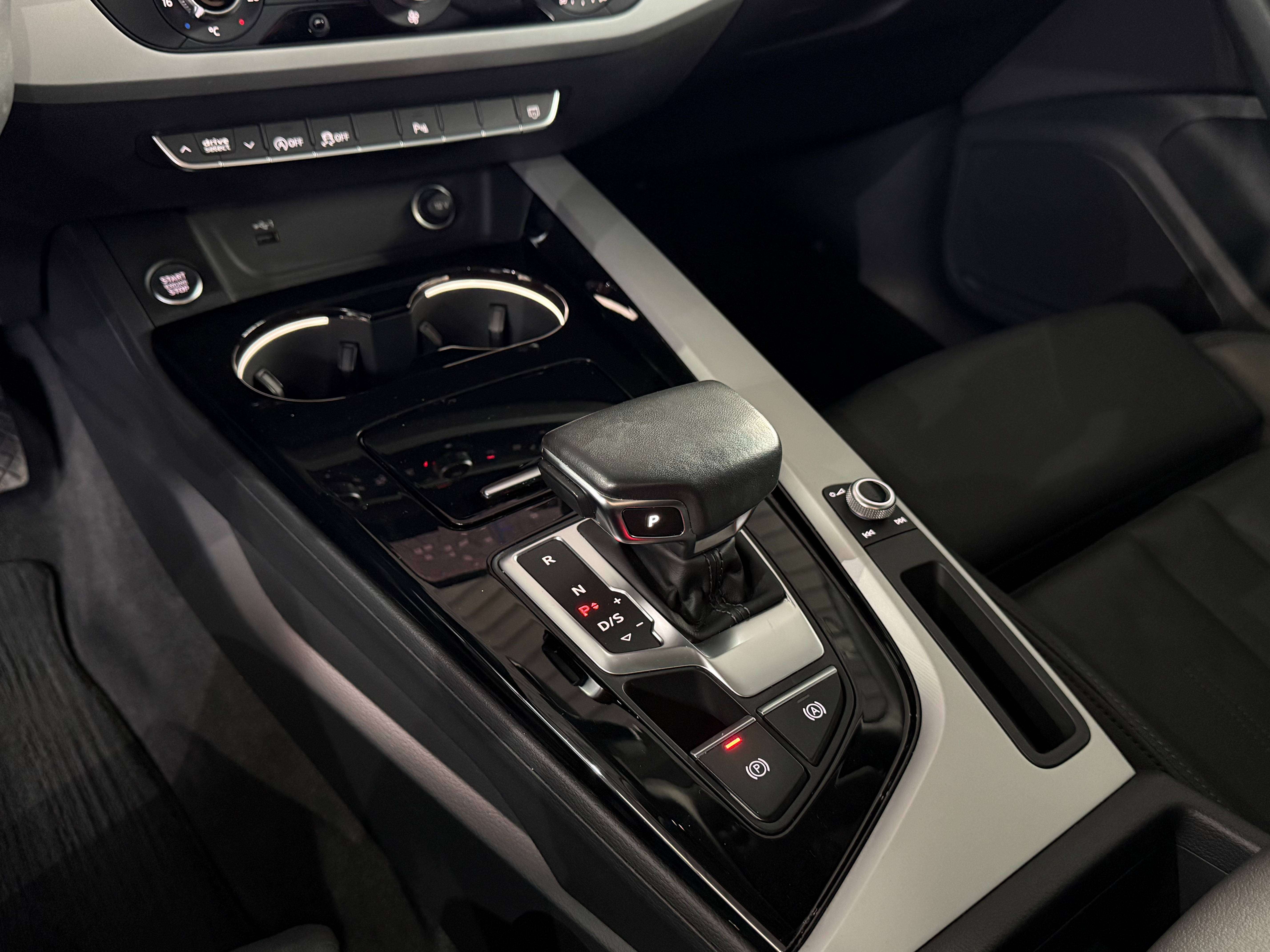 Audi A5 35 TFSI Business Edition S line S tronic 1e Main Etat Neuf