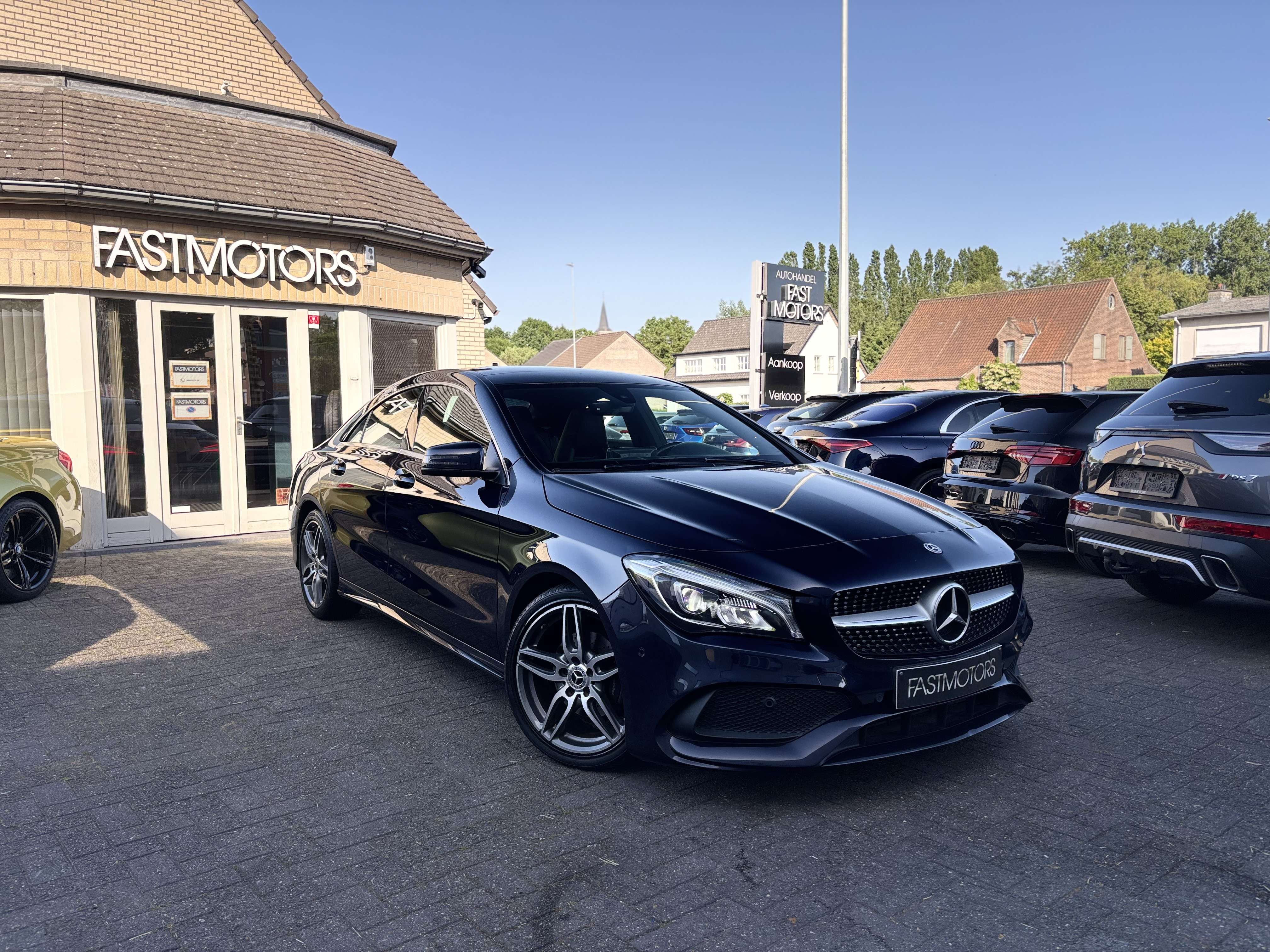 Mercedes-Benz CLA 180 CLA 180 d AMG Pack Dynamic Select Panoramisch Dak Carpass CarPlay Camera LED